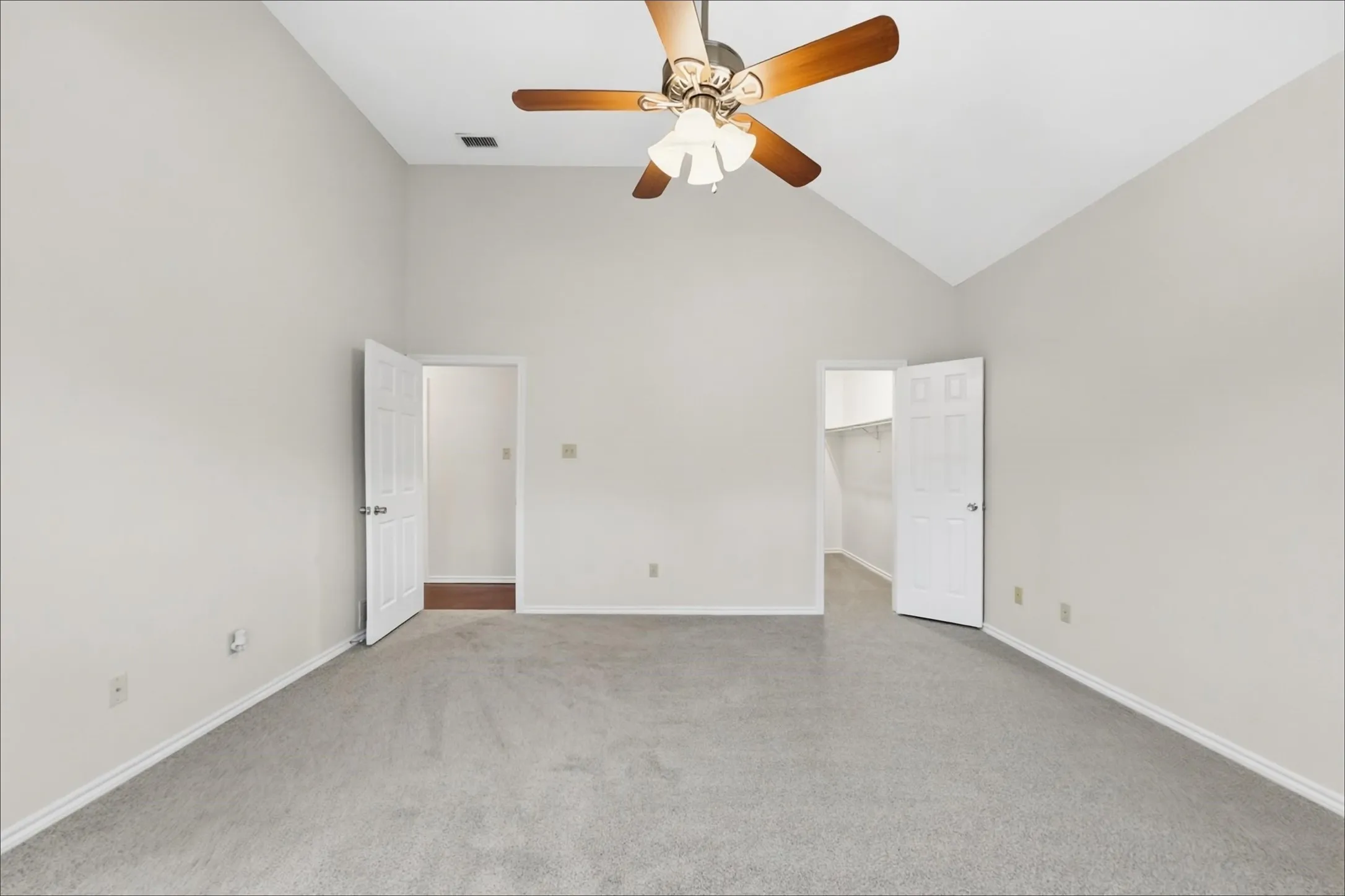 Single Family Residence For Sale in Dallas County , 9016 Cumberland Drive, Irving, Texas 75063, 3 Bedroom, 3 Bathroom, 2 Garage spaces, 2,036 Sqft, built in 1989, mls#21395963, Real Estate Agent in Irving, Homes For Sale in Dallas county, Homes For Sale in Irving, Realtor in Irving Texas, Real Estate Brokerage Independent Realty Texas, Luminita Cordes Realtor