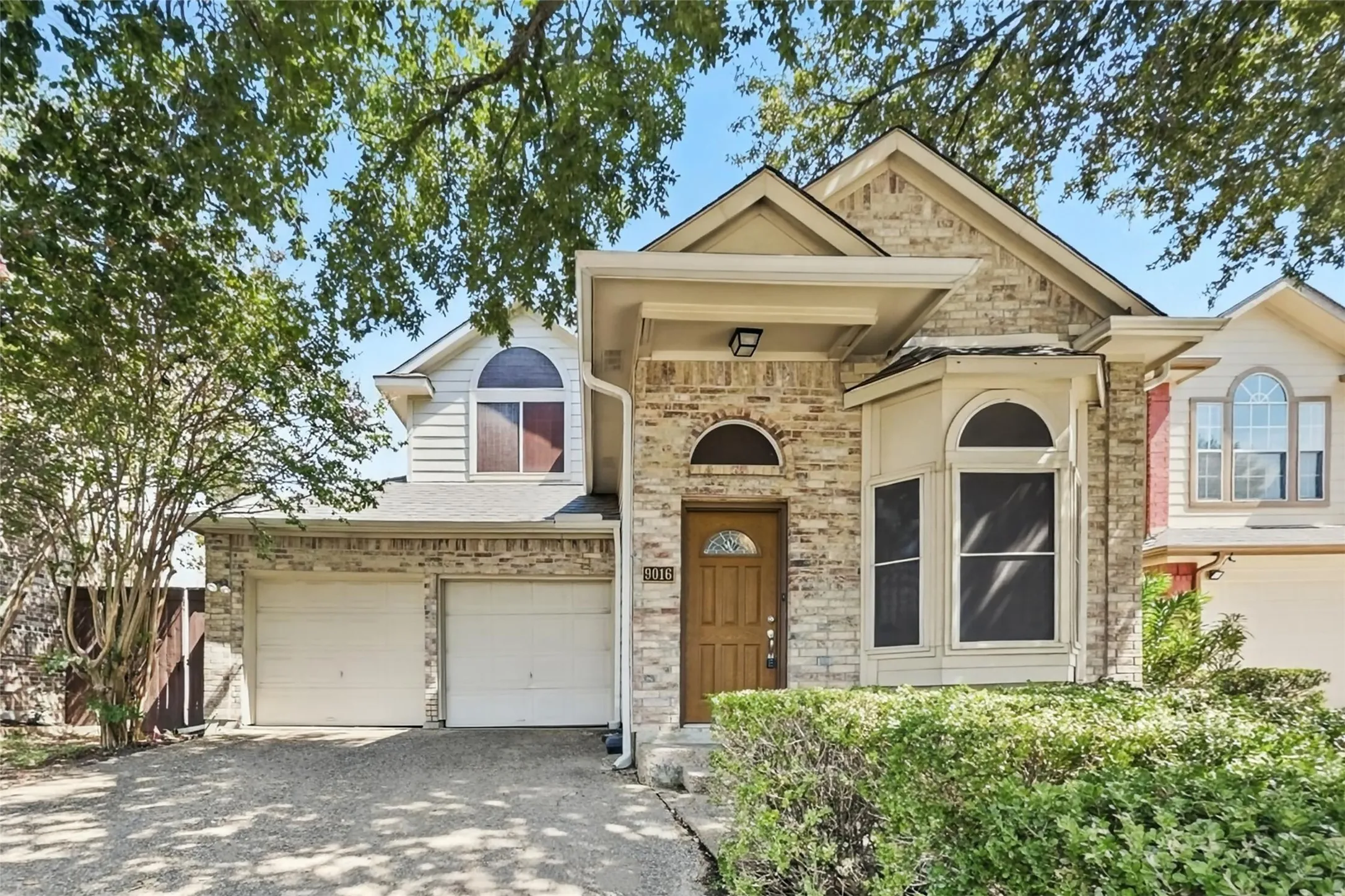 Single Family Residence For Sale in Dallas County , 9016 Cumberland Drive, Irving, Texas 75063, 3 Bedroom, 3 Bathroom, 2 Garage spaces, 2,036 Sqft, built in 1989, mls#21395963, Real Estate Agent in Irving, Homes For Sale in Dallas county, Homes For Sale in Irving, Realtor in Irving Texas, Real Estate Brokerage Independent Realty Texas, Luminita Cordes Realtor