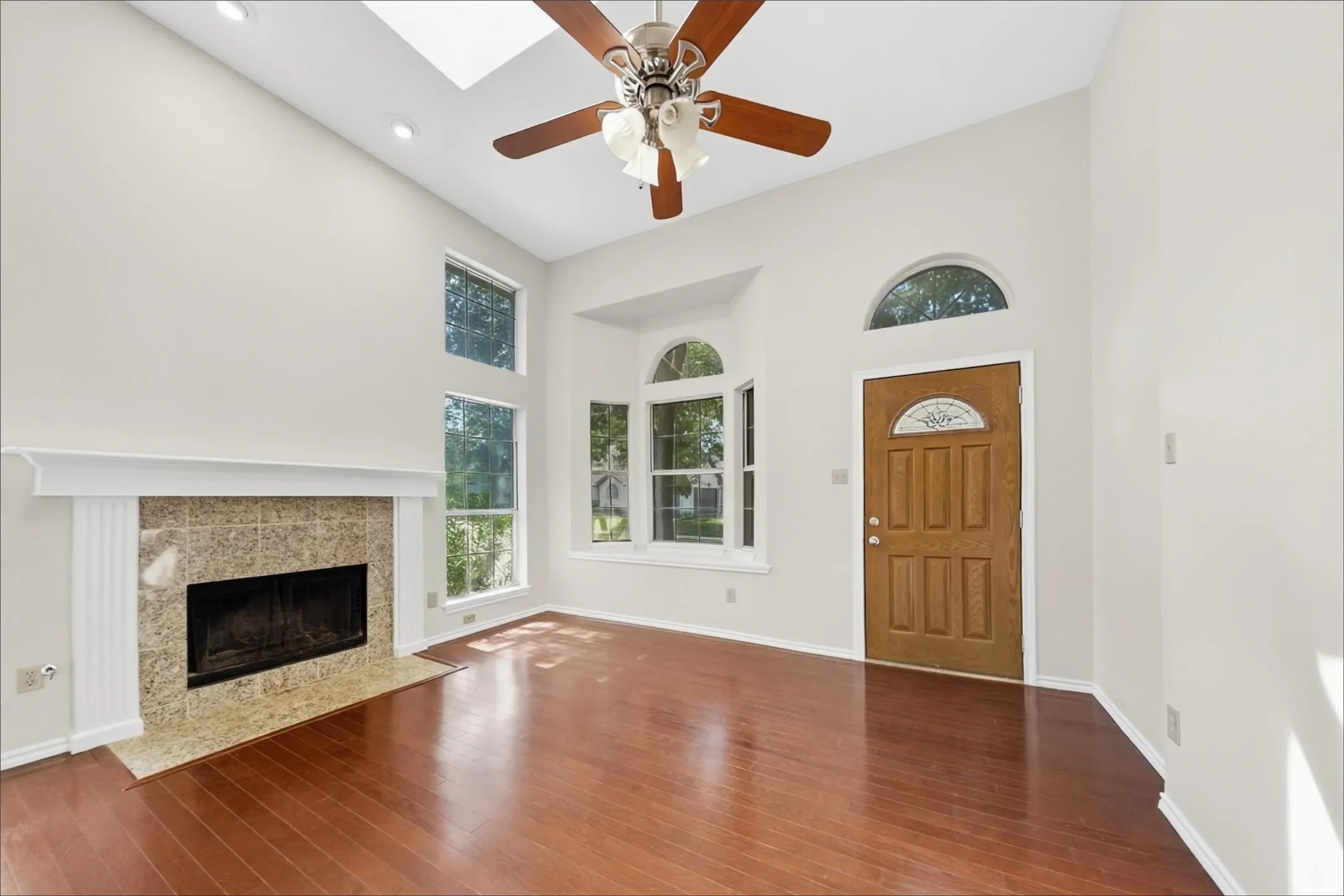 Single Family Residence For Sale in Dallas County , 9016 Cumberland Drive, Irving, Texas 75063, 3 Bedroom, 3 Bathroom, 2 Garage spaces, 2,036 Sqft, built in 1989, mls#21395963, Real Estate Agent in Irving, Homes For Sale in Dallas county, Homes For Sale in Irving, Realtor in Irving Texas, Real Estate Brokerage Independent Realty Texas, Luminita Cordes Realtor