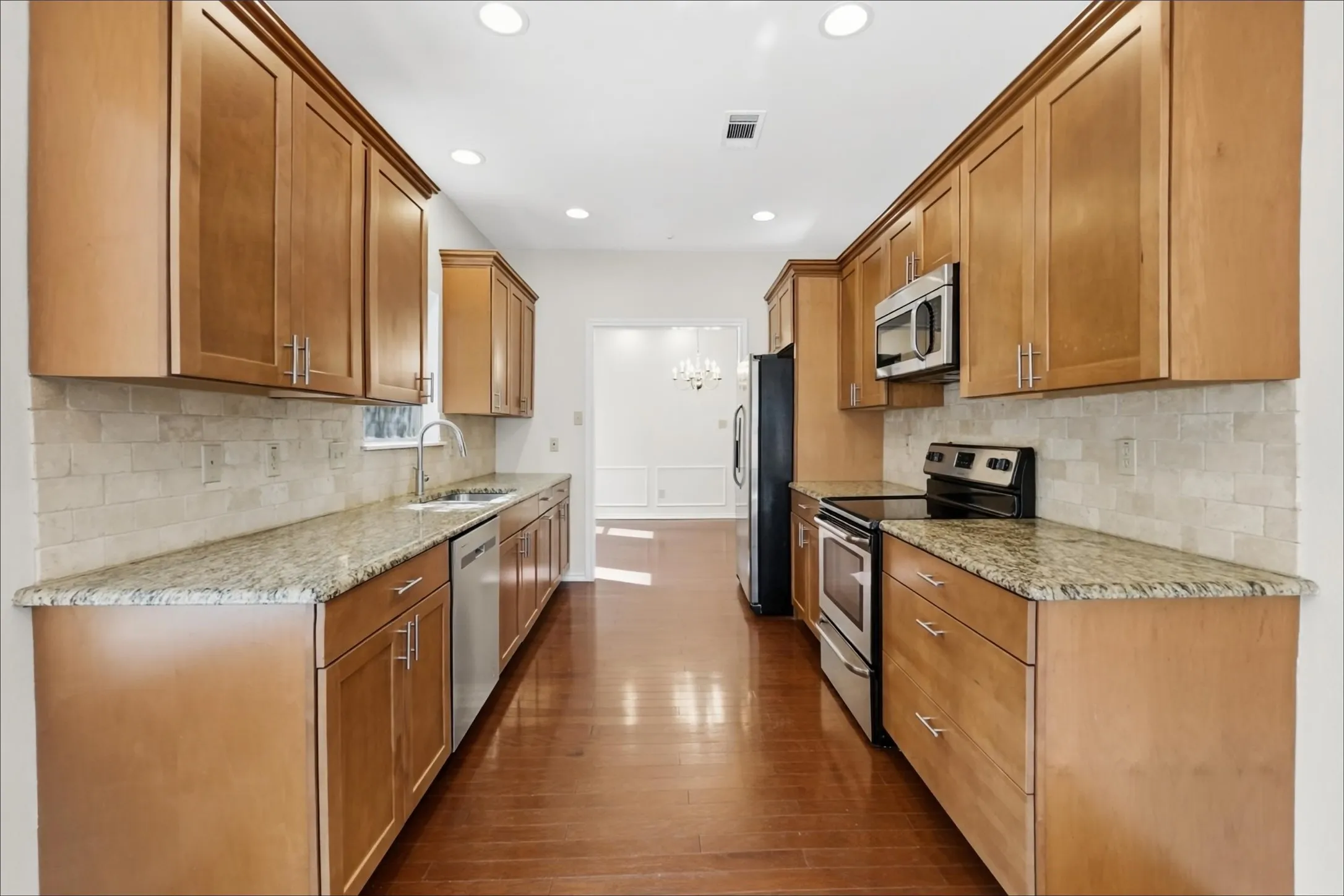 Single Family Residence For Sale in Dallas County , 9016 Cumberland Drive, Irving, Texas 75063, 3 Bedroom, 3 Bathroom, 2 Garage spaces, 2,036 Sqft, built in 1989, mls#21395963, Real Estate Agent in Irving, Homes For Sale in Dallas county, Homes For Sale in Irving, Realtor in Irving Texas, Real Estate Brokerage Independent Realty Texas, Luminita Cordes Realtor