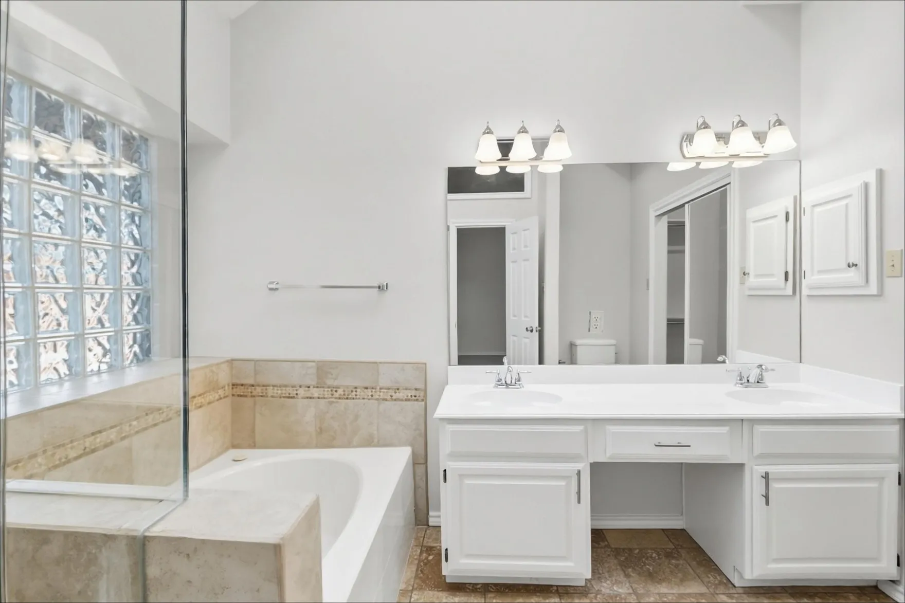 Single Family Residence For Sale in Dallas County , 9016 Cumberland Drive, Irving, Texas 75063, 3 Bedroom, 3 Bathroom, 2 Garage spaces, 2,036 Sqft, built in 1989, mls#21395963, Real Estate Agent in Irving, Homes For Sale in Dallas county, Homes For Sale in Irving, Realtor in Irving Texas, Real Estate Brokerage Independent Realty Texas, Luminita Cordes Realtor