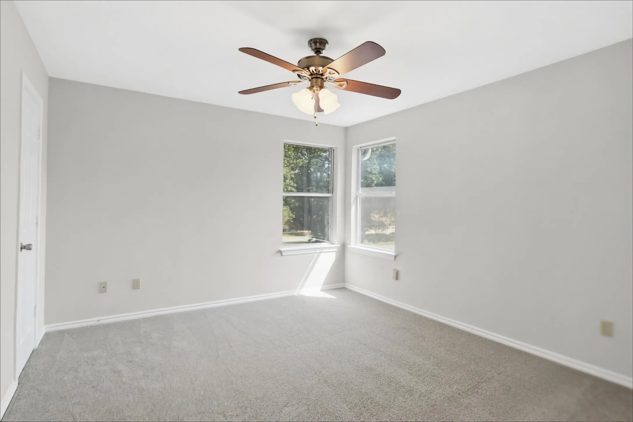 Single Family Residence For Sale in Dallas County , 9016 Cumberland Drive, Irving, Texas 75063, 3 Bedroom, 3 Bathroom, 2 Garage spaces, 2,036 Sqft, built in 1989, mls#21395963, Real Estate Agent in Irving, Homes For Sale in Dallas county, Homes For Sale in Irving, Realtor in Irving Texas, Real Estate Brokerage Independent Realty Texas, Luminita Cordes Realtor
