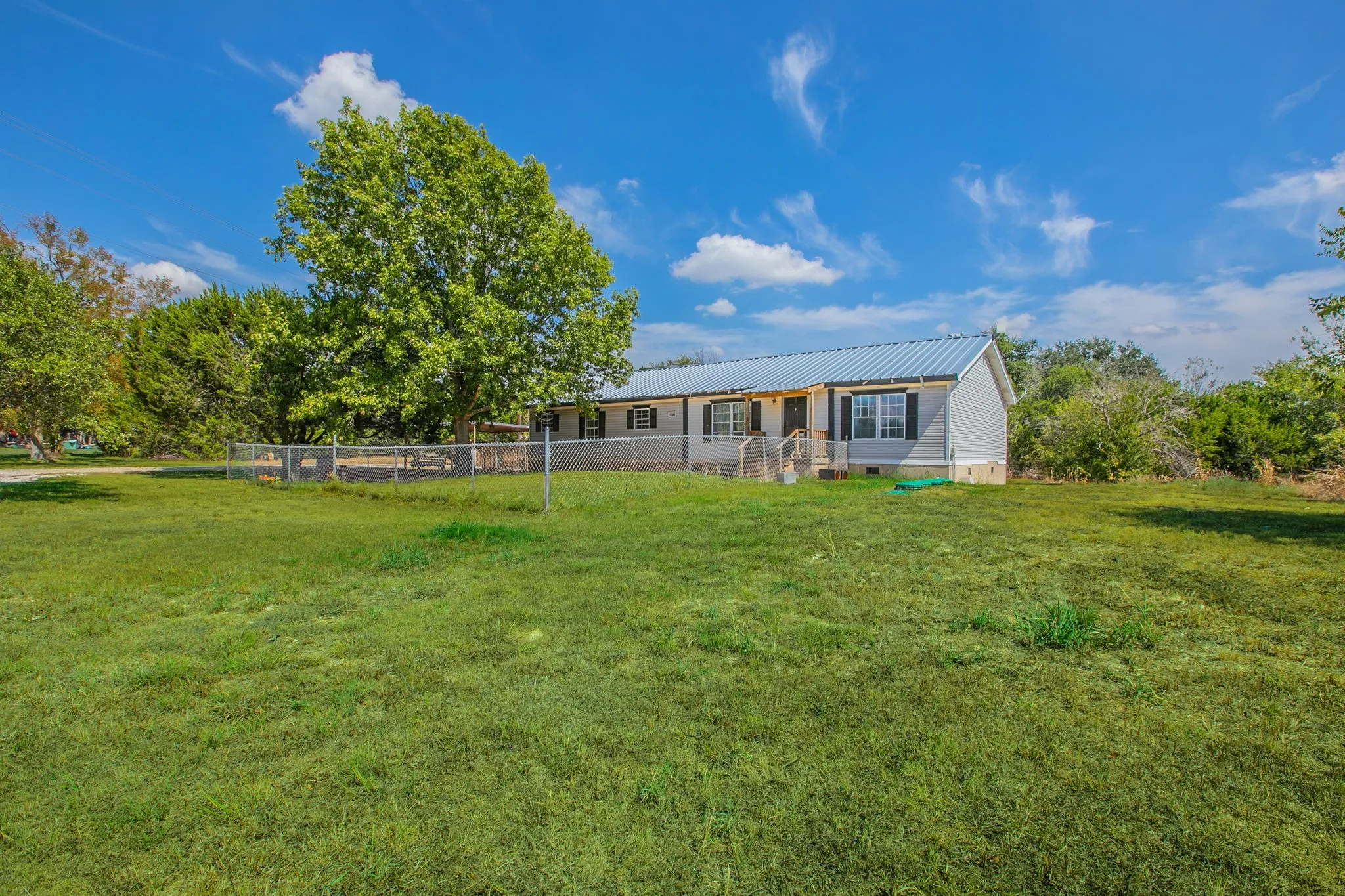 Mobile Home For Sale in Coryell County , 1630 Old Osage Road, Gatesville, Texas 76528, 3 Bedroom, 2 Bathroom, Garage spaces, 1,680 Sqft, built in 1995, mls#21395535, Real Estate Agent in Gatesville, Homes For Sale in Coryell county, Homes For Sale in Gatesville, Realtor in Gatesville Texas, Real Estate Brokerage Independent Realty Texas, Luminita Cordes Realtor