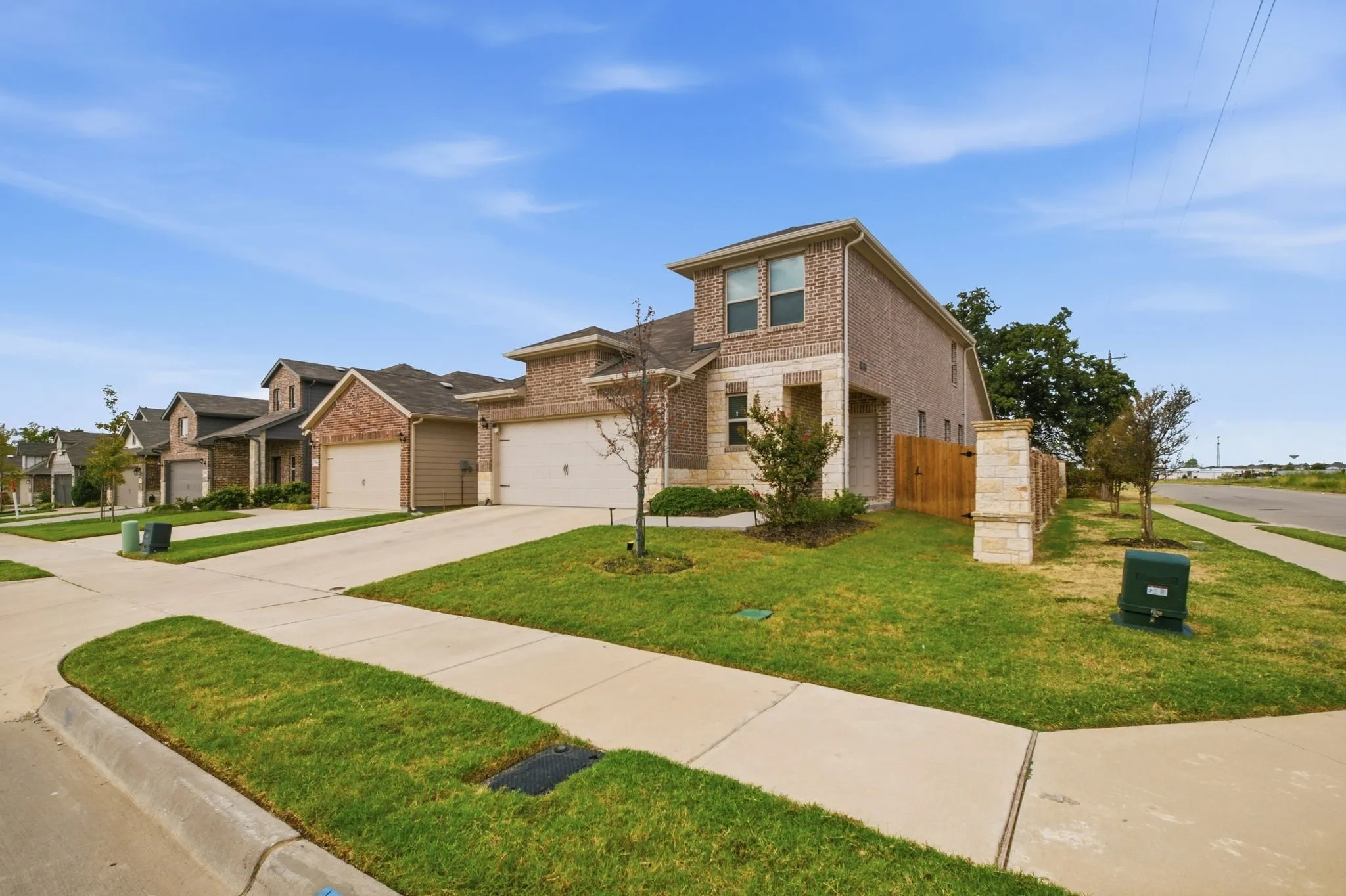 Single Family Residence For Sale in Denton County , 900 Crockett Street, Aubrey, Texas 76227, 5 Bedroom, 3 Bathroom, 2 Garage spaces, 2,552 Sqft, built in 2023, mls#21397053, Real Estate Agent in Aubrey, Homes For Sale in Denton county, Homes For Sale in Aubrey, Realtor in Aubrey Texas, Real Estate Brokerage Independent Realty Texas, Luminita Cordes Realtor