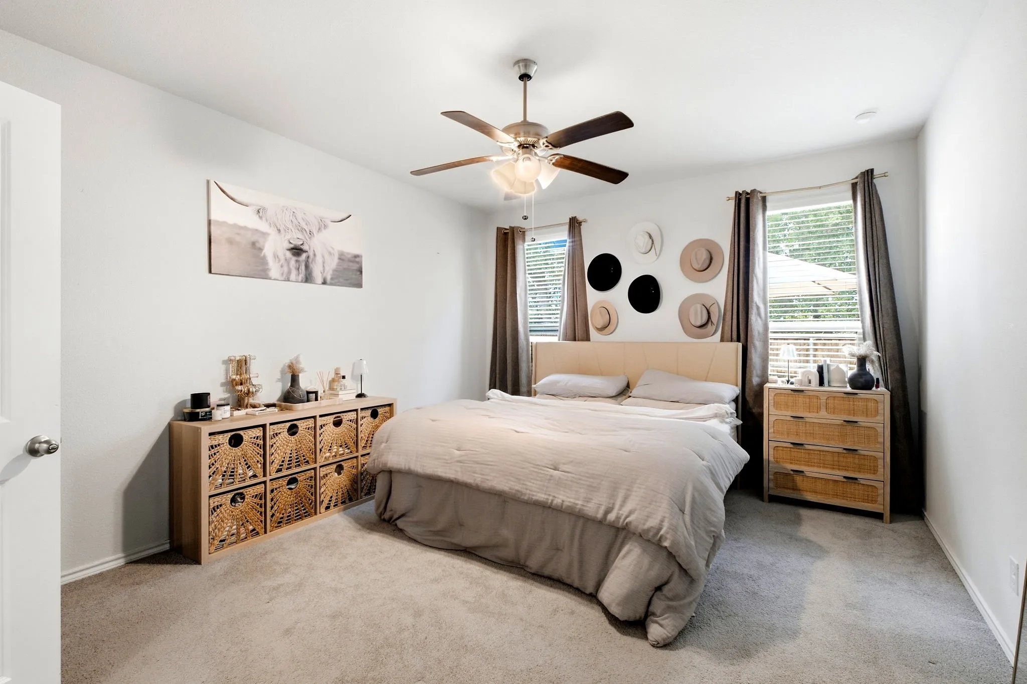 Single Family Residence For Sale in Denton County , 900 Crockett Street, Aubrey, Texas 76227, 5 Bedroom, 3 Bathroom, 2 Garage spaces, 2,552 Sqft, built in 2023, mls#21397053, Real Estate Agent in Aubrey, Homes For Sale in Denton county, Homes For Sale in Aubrey, Realtor in Aubrey Texas, Real Estate Brokerage Independent Realty Texas, Luminita Cordes Realtor