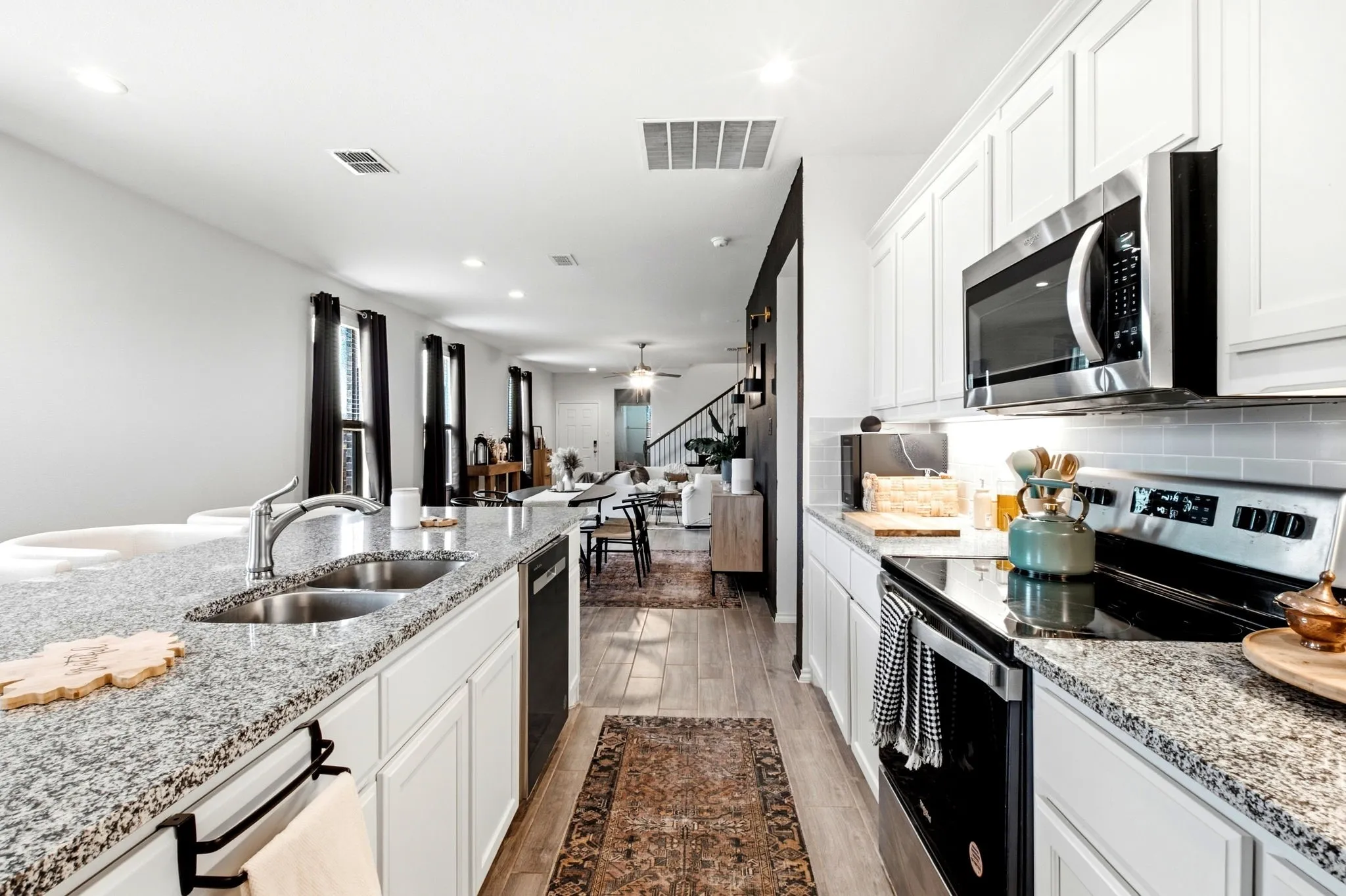 Single Family Residence For Sale in Denton County , 900 Crockett Street, Aubrey, Texas 76227, 5 Bedroom, 3 Bathroom, 2 Garage spaces, 2,552 Sqft, built in 2023, mls#21397053, Real Estate Agent in Aubrey, Homes For Sale in Denton county, Homes For Sale in Aubrey, Realtor in Aubrey Texas, Real Estate Brokerage Independent Realty Texas, Luminita Cordes Realtor