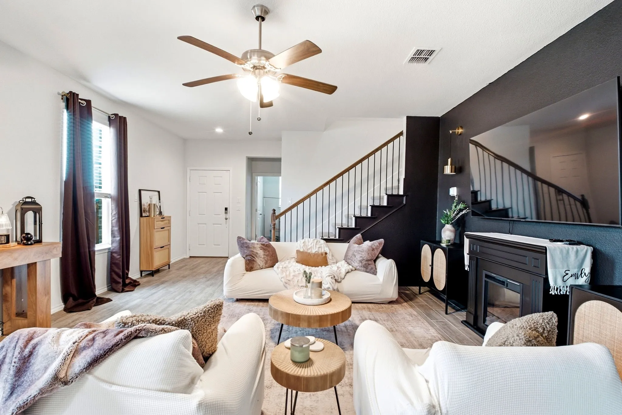 Single Family Residence For Sale in Denton County , 900 Crockett Street, Aubrey, Texas 76227, 5 Bedroom, 3 Bathroom, 2 Garage spaces, 2,552 Sqft, built in 2023, mls#21397053, Real Estate Agent in Aubrey, Homes For Sale in Denton county, Homes For Sale in Aubrey, Realtor in Aubrey Texas, Real Estate Brokerage Independent Realty Texas, Luminita Cordes Realtor