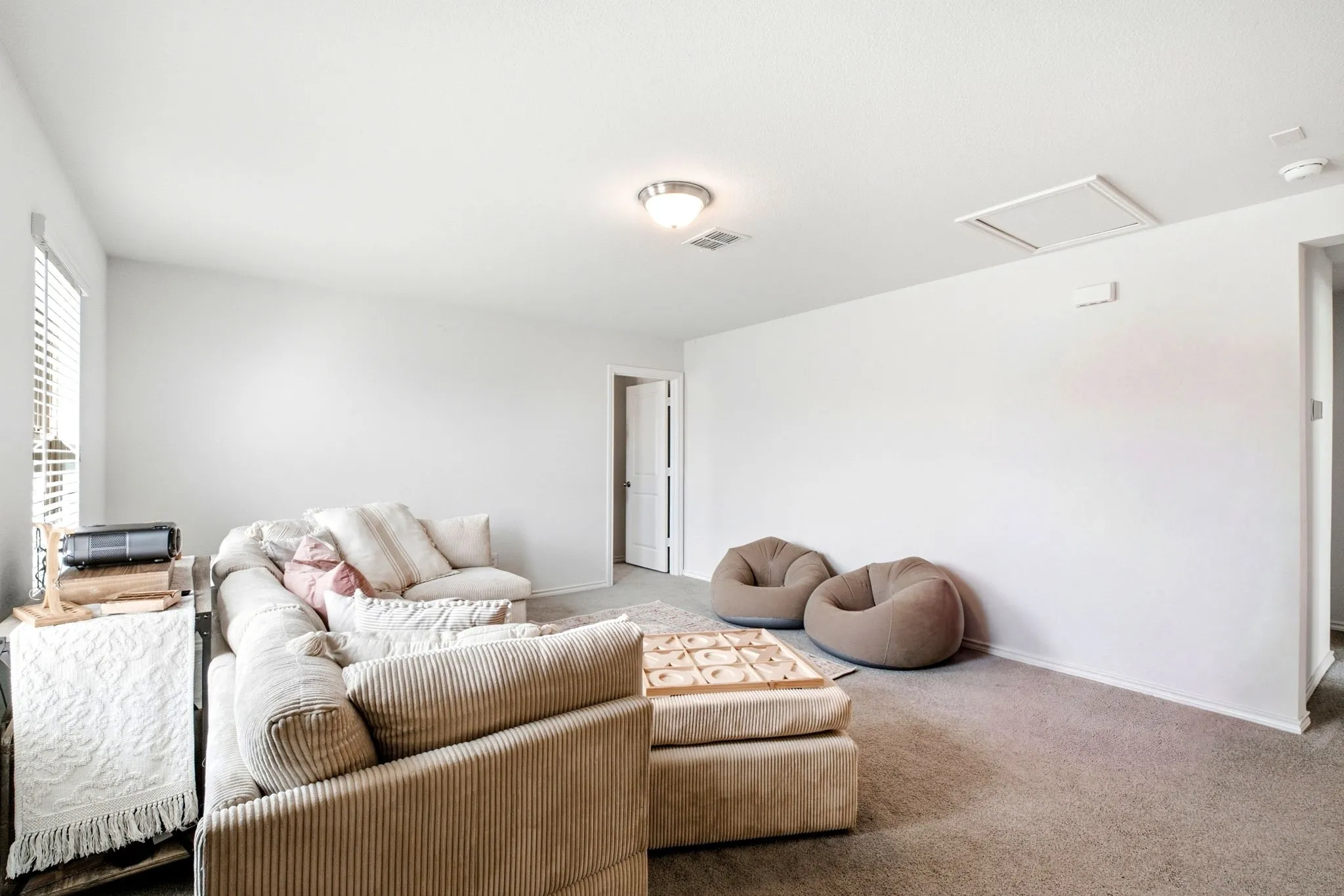 Single Family Residence For Sale in Denton County , 900 Crockett Street, Aubrey, Texas 76227, 5 Bedroom, 3 Bathroom, 2 Garage spaces, 2,552 Sqft, built in 2023, mls#21397053, Real Estate Agent in Aubrey, Homes For Sale in Denton county, Homes For Sale in Aubrey, Realtor in Aubrey Texas, Real Estate Brokerage Independent Realty Texas, Luminita Cordes Realtor