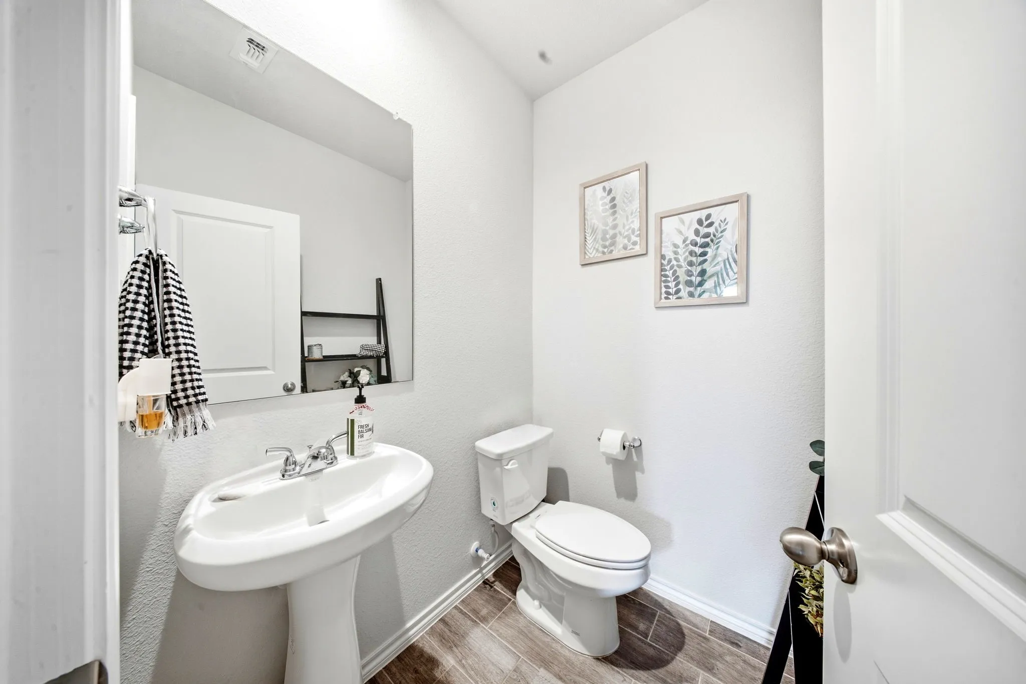 Single Family Residence For Sale in Denton County , 900 Crockett Street, Aubrey, Texas 76227, 5 Bedroom, 3 Bathroom, 2 Garage spaces, 2,552 Sqft, built in 2023, mls#21397053, Real Estate Agent in Aubrey, Homes For Sale in Denton county, Homes For Sale in Aubrey, Realtor in Aubrey Texas, Real Estate Brokerage Independent Realty Texas, Luminita Cordes Realtor