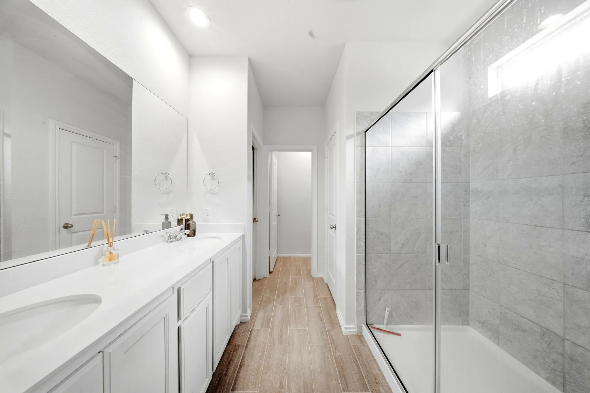 Single Family Residence For Sale in Denton County , 900 Crockett Street, Aubrey, Texas 76227, 5 Bedroom, 3 Bathroom, 2 Garage spaces, 2,552 Sqft, built in 2023, mls#21397053, Real Estate Agent in Aubrey, Homes For Sale in Denton county, Homes For Sale in Aubrey, Realtor in Aubrey Texas, Real Estate Brokerage Independent Realty Texas, Luminita Cordes Realtor