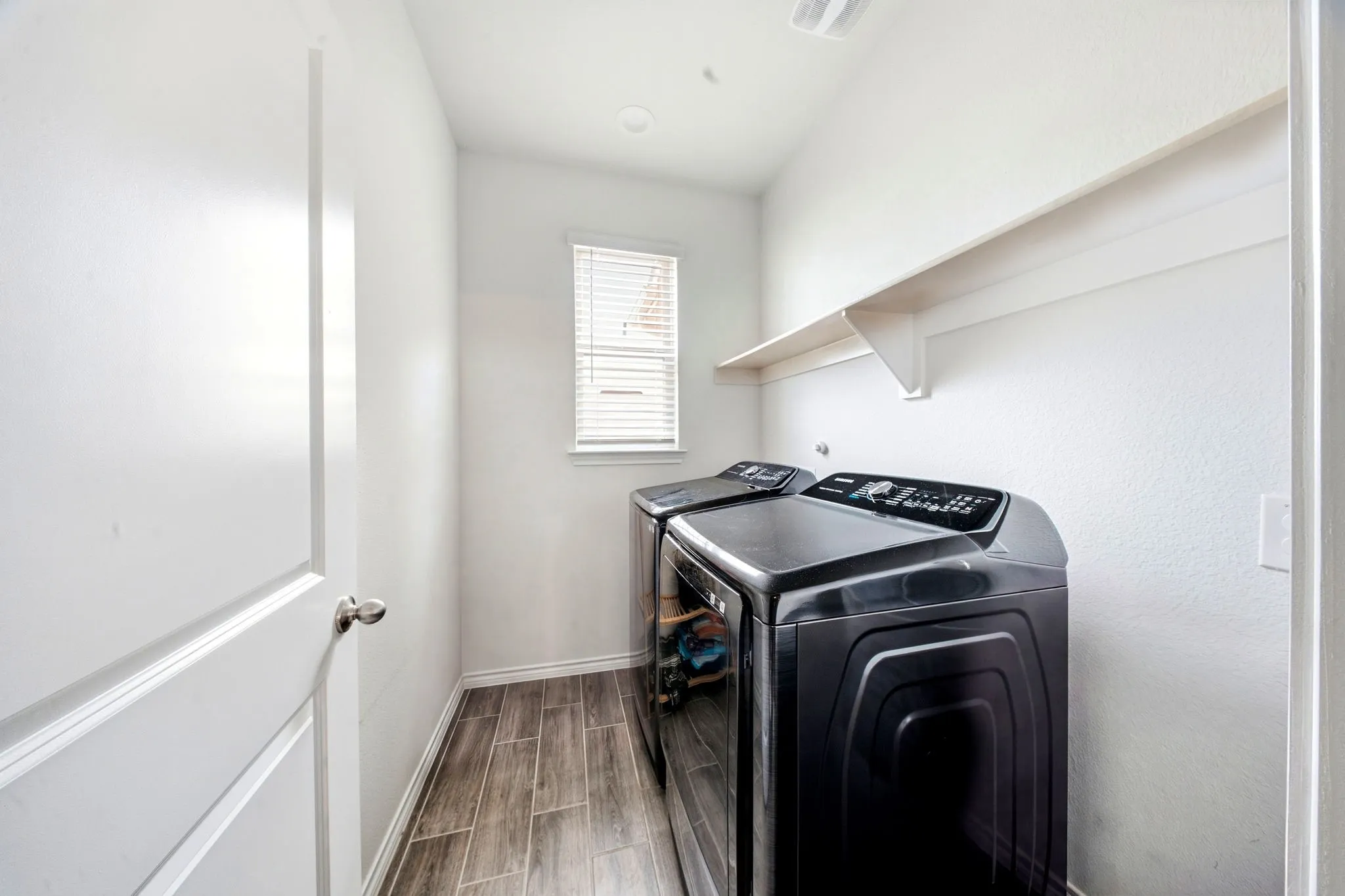 Single Family Residence For Sale in Denton County , 900 Crockett Street, Aubrey, Texas 76227, 5 Bedroom, 3 Bathroom, 2 Garage spaces, 2,552 Sqft, built in 2023, mls#21397053, Real Estate Agent in Aubrey, Homes For Sale in Denton county, Homes For Sale in Aubrey, Realtor in Aubrey Texas, Real Estate Brokerage Independent Realty Texas, Luminita Cordes Realtor