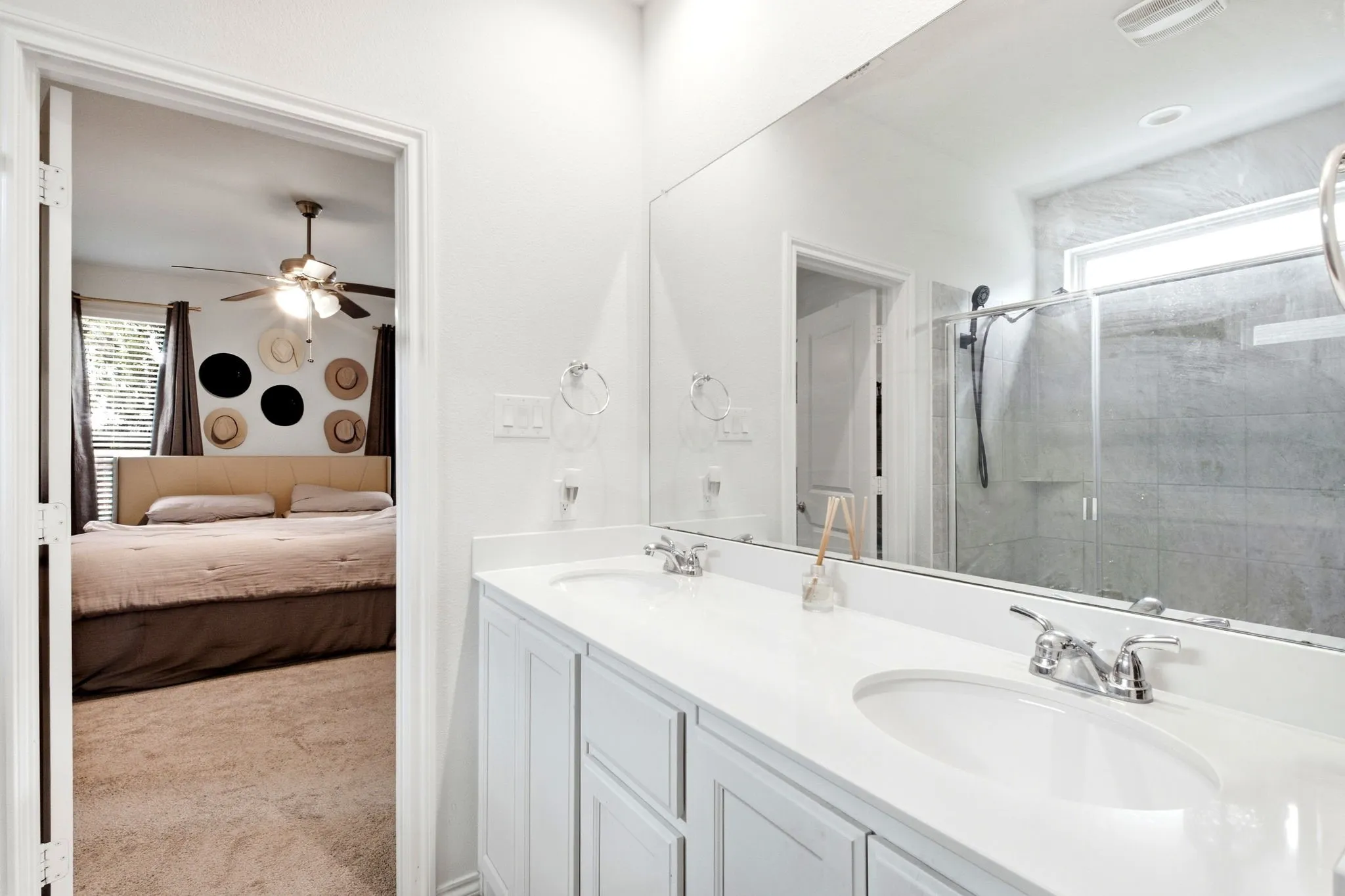 Single Family Residence For Sale in Denton County , 900 Crockett Street, Aubrey, Texas 76227, 5 Bedroom, 3 Bathroom, 2 Garage spaces, 2,552 Sqft, built in 2023, mls#21397053, Real Estate Agent in Aubrey, Homes For Sale in Denton county, Homes For Sale in Aubrey, Realtor in Aubrey Texas, Real Estate Brokerage Independent Realty Texas, Luminita Cordes Realtor