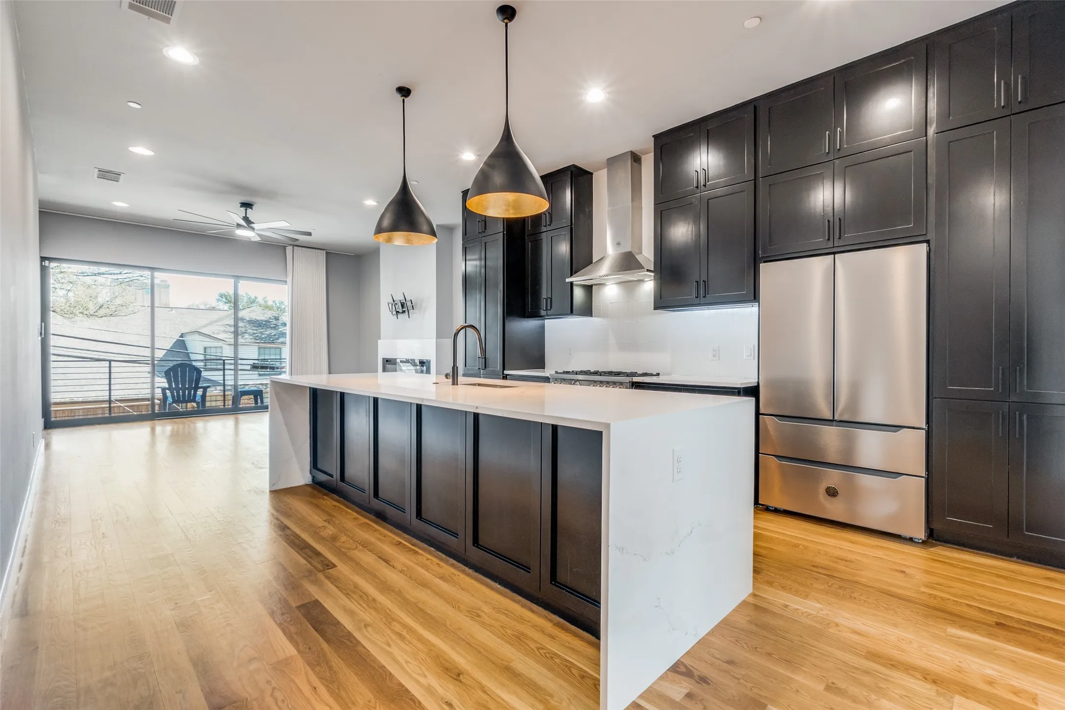 Condominium For Rent in Dallas County , 805 Pavillion Street 103, Dallas, Texas 75204, 3 Bedroom, 4 Bathroom, 2 Garage spaces, 2,100 Sqft, built in 2024, mls#21397090, Real Estate Agent in Dallas, Homes For Rent in Dallas county, Homes For Rent in Dallas, Realtor in Dallas Texas, Real Estate Brokerage Independent Realty Texas, Luminita Cordes Realtor