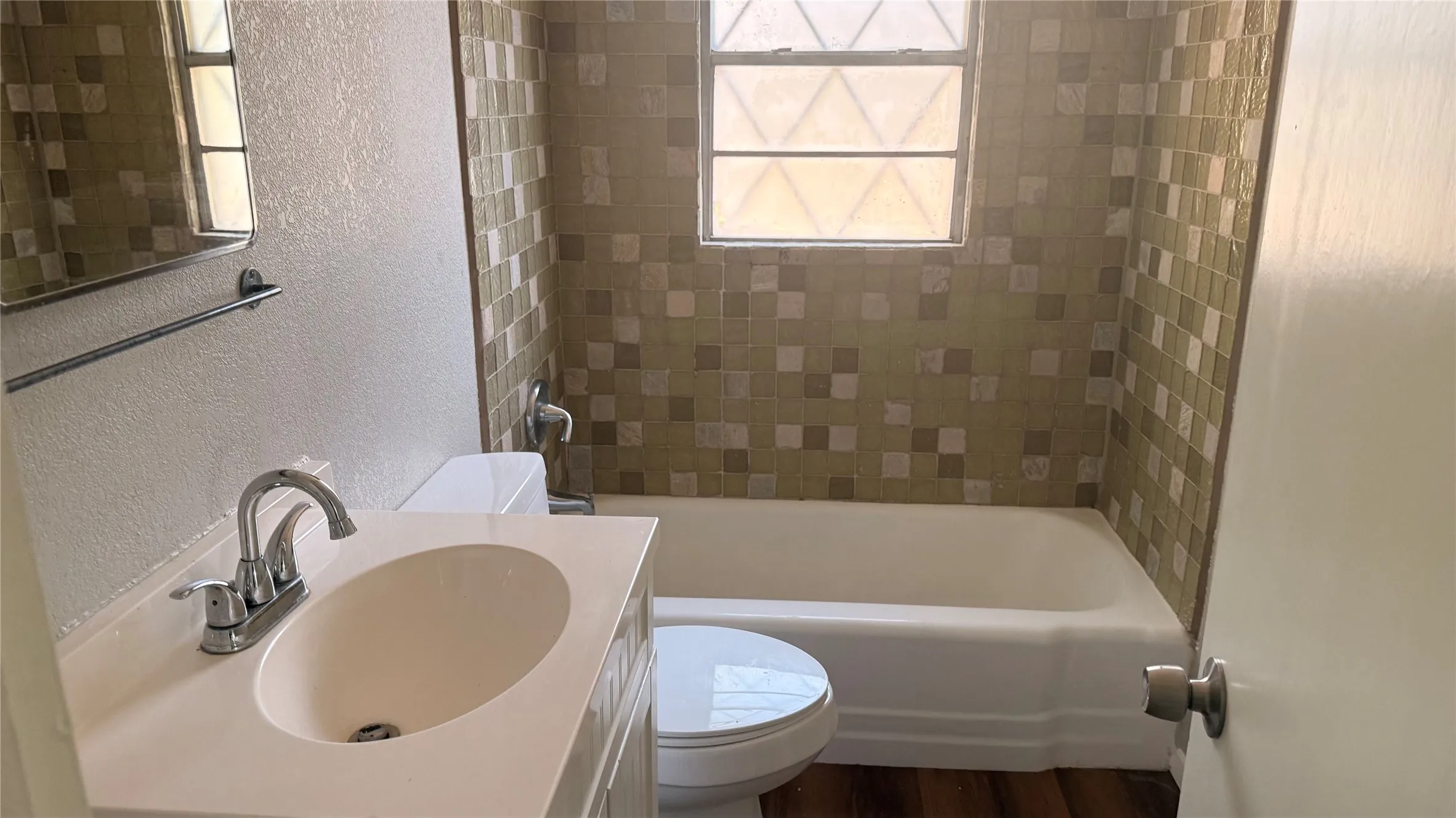 Single Family Residence For Sale in Johnson County , 806 W Atchley Avenue, Alvarado, Texas 76009, 3 Bedroom, 2 Bathroom, Garage spaces, 1,276 Sqft, built in 1978, mls#21396912, Real Estate Agent in Alvarado, Homes For Sale in Johnson county, Homes For Sale in Alvarado, Realtor in Alvarado Texas, Real Estate Brokerage Independent Realty Texas, Luminita Cordes Realtor