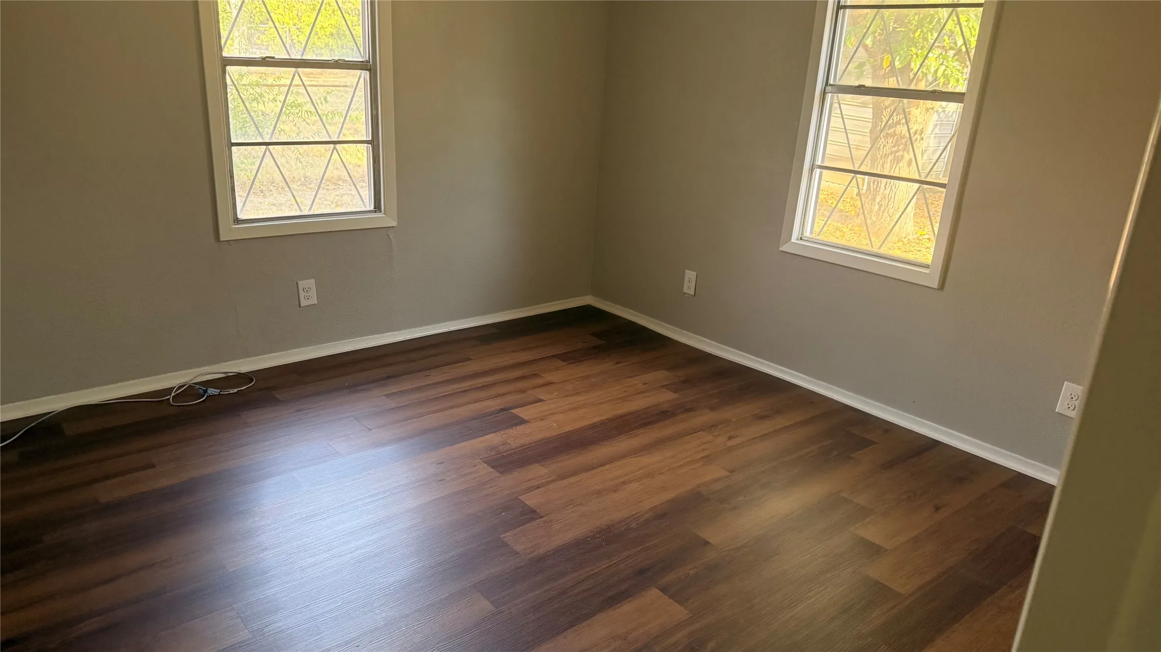 Single Family Residence For Sale in Johnson County , 806 W Atchley Avenue, Alvarado, Texas 76009, 3 Bedroom, 2 Bathroom, Garage spaces, 1,276 Sqft, built in 1978, mls#21396912, Real Estate Agent in Alvarado, Homes For Sale in Johnson county, Homes For Sale in Alvarado, Realtor in Alvarado Texas, Real Estate Brokerage Independent Realty Texas, Luminita Cordes Realtor