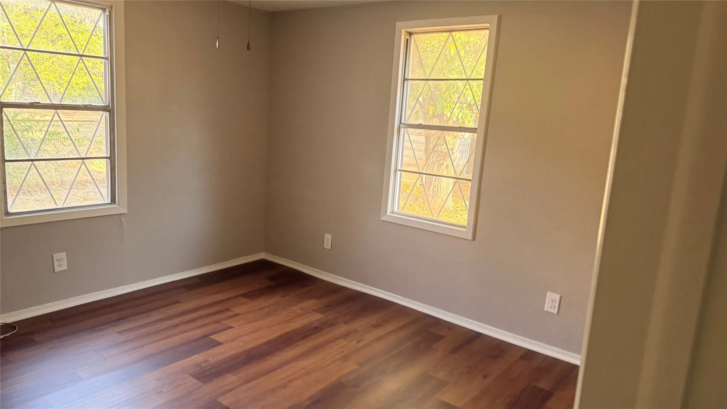 Single Family Residence For Sale in Johnson County , 806 W Atchley Avenue, Alvarado, Texas 76009, 3 Bedroom, 2 Bathroom, Garage spaces, 1,276 Sqft, built in 1978, mls#21396912, Real Estate Agent in Alvarado, Homes For Sale in Johnson county, Homes For Sale in Alvarado, Realtor in Alvarado Texas, Real Estate Brokerage Independent Realty Texas, Luminita Cordes Realtor