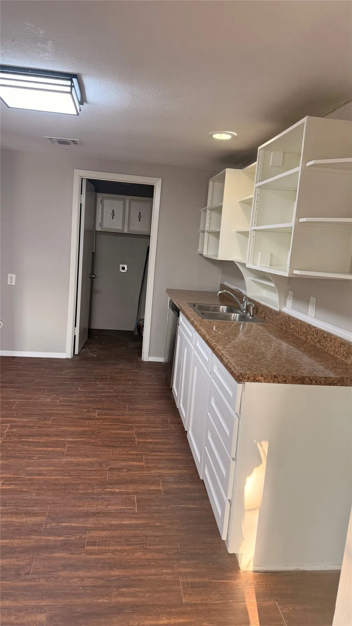 Single Family Residence For Sale in Johnson County , 806 W Atchley Avenue, Alvarado, Texas 76009, 3 Bedroom, 2 Bathroom, Garage spaces, 1,276 Sqft, built in 1978, mls#21396912, Real Estate Agent in Alvarado, Homes For Sale in Johnson county, Homes For Sale in Alvarado, Realtor in Alvarado Texas, Real Estate Brokerage Independent Realty Texas, Luminita Cordes Realtor