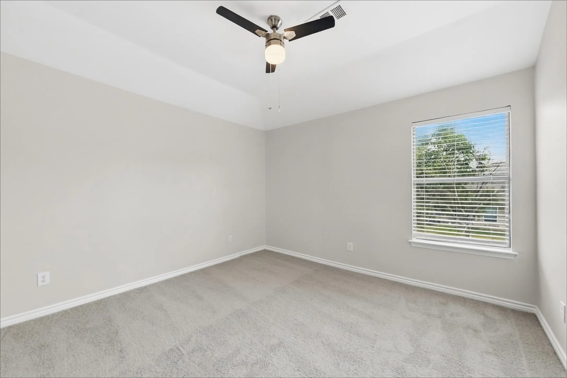 Single Family Residence For Sale in Tarrant County , 5104 Shelly Ray Road, Fort Worth, Texas 76244, 4 Bedroom, 4 Bathroom, 3 Garage spaces, 2,512 Sqft, built in 2006, mls#21395924, Real Estate Agent in Fort Worth, Homes For Sale in Tarrant county, Homes For Sale in Fort Worth, Realtor in Fort Worth Texas, Real Estate Brokerage Independent Realty Texas, Luminita Cordes Realtor