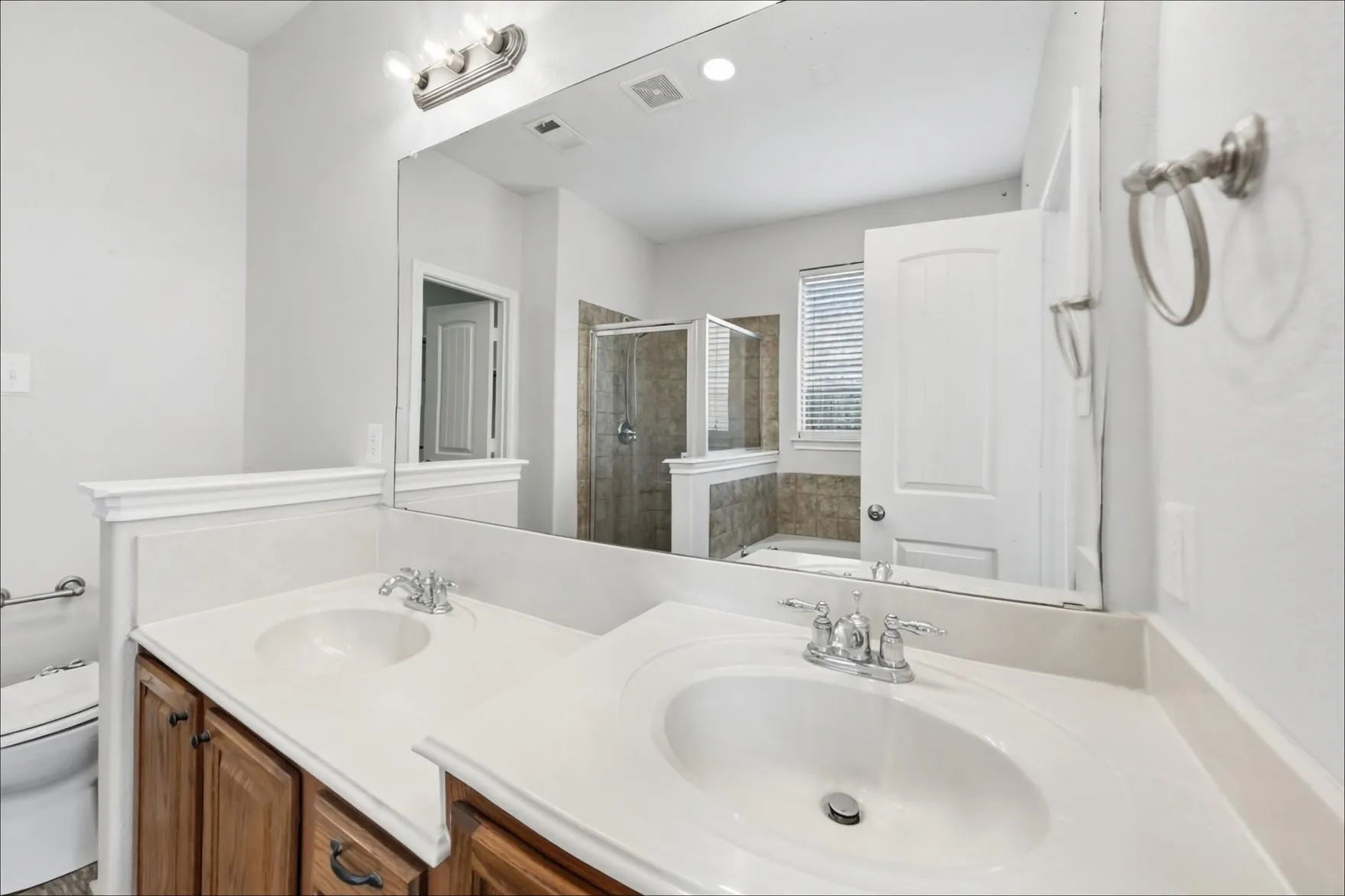 Single Family Residence For Sale in Tarrant County , 5104 Shelly Ray Road, Fort Worth, Texas 76244, 4 Bedroom, 4 Bathroom, 3 Garage spaces, 2,512 Sqft, built in 2006, mls#21395924, Real Estate Agent in Fort Worth, Homes For Sale in Tarrant county, Homes For Sale in Fort Worth, Realtor in Fort Worth Texas, Real Estate Brokerage Independent Realty Texas, Luminita Cordes Realtor