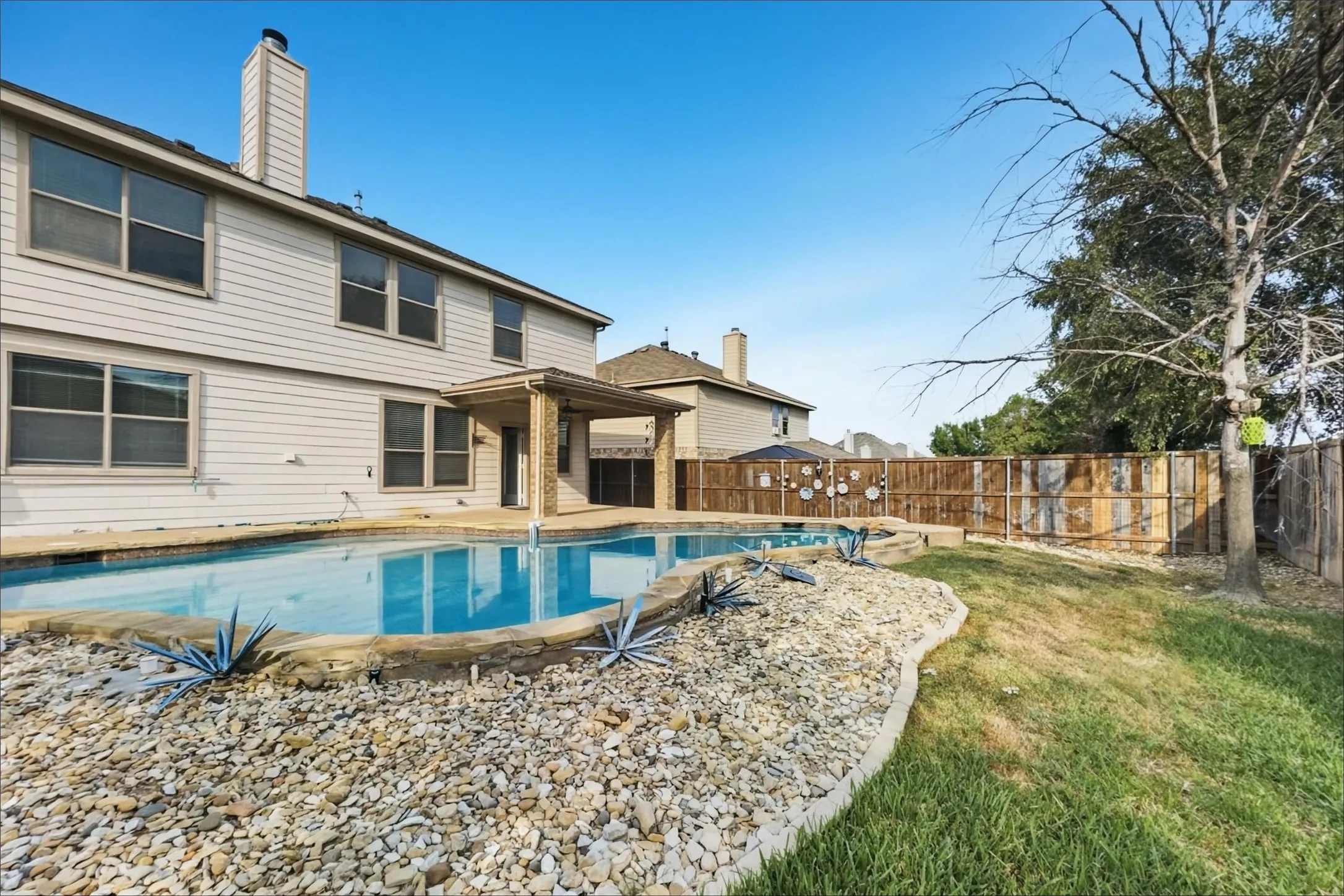 Single Family Residence For Sale in Tarrant County , 5104 Shelly Ray Road, Fort Worth, Texas 76244, 4 Bedroom, 4 Bathroom, 3 Garage spaces, 2,512 Sqft, built in 2006, mls#21395924, Real Estate Agent in Fort Worth, Homes For Sale in Tarrant county, Homes For Sale in Fort Worth, Realtor in Fort Worth Texas, Real Estate Brokerage Independent Realty Texas, Luminita Cordes Realtor