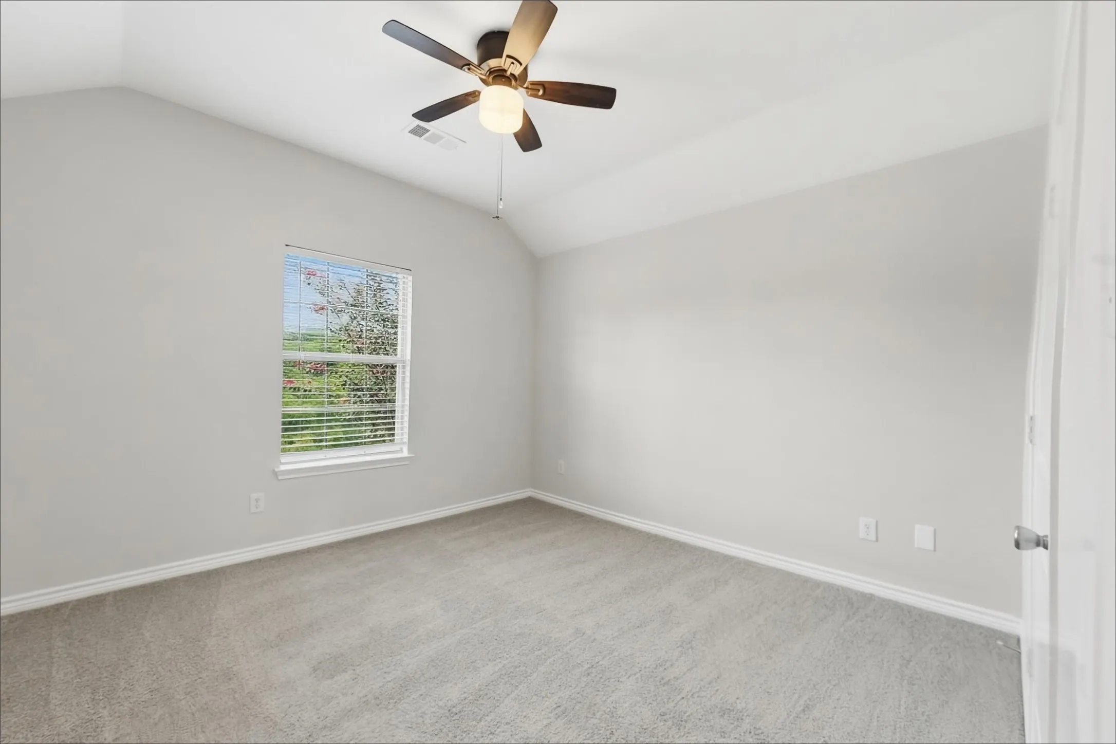 Single Family Residence For Sale in Tarrant County , 5104 Shelly Ray Road, Fort Worth, Texas 76244, 4 Bedroom, 4 Bathroom, 3 Garage spaces, 2,512 Sqft, built in 2006, mls#21395924, Real Estate Agent in Fort Worth, Homes For Sale in Tarrant county, Homes For Sale in Fort Worth, Realtor in Fort Worth Texas, Real Estate Brokerage Independent Realty Texas, Luminita Cordes Realtor