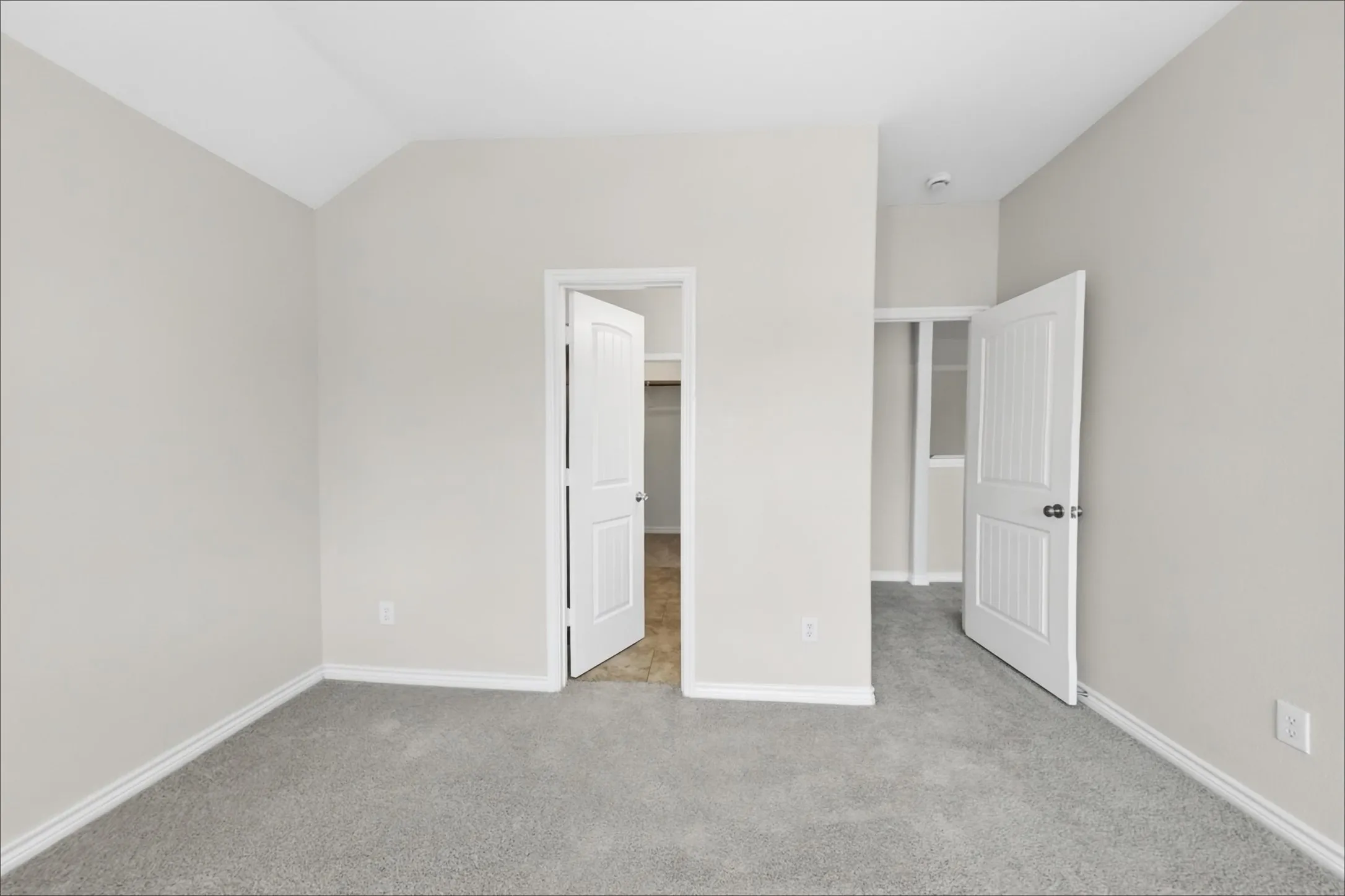 Single Family Residence For Sale in Tarrant County , 5104 Shelly Ray Road, Fort Worth, Texas 76244, 4 Bedroom, 4 Bathroom, 3 Garage spaces, 2,512 Sqft, built in 2006, mls#21395924, Real Estate Agent in Fort Worth, Homes For Sale in Tarrant county, Homes For Sale in Fort Worth, Realtor in Fort Worth Texas, Real Estate Brokerage Independent Realty Texas, Luminita Cordes Realtor