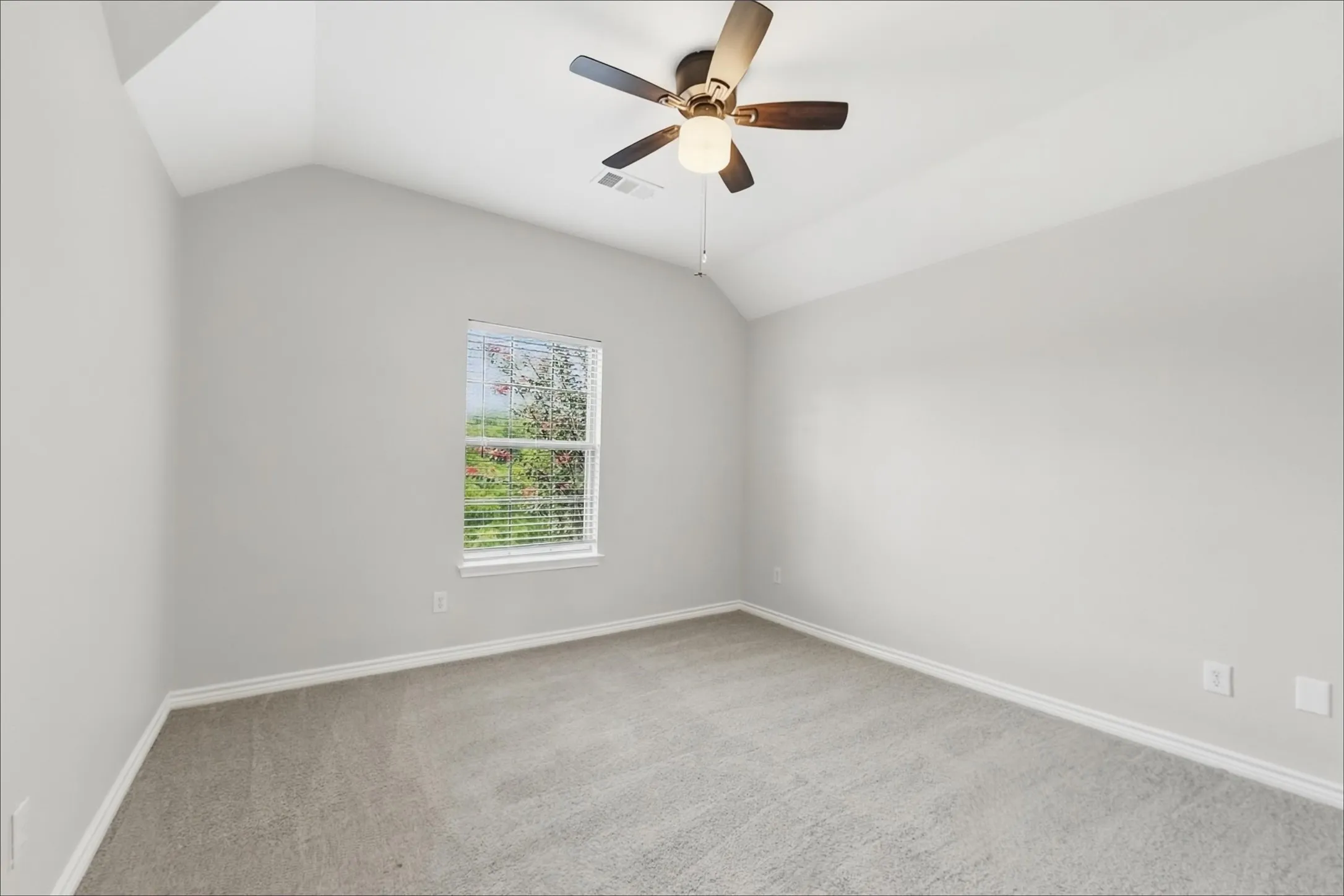 Single Family Residence For Sale in Tarrant County , 5104 Shelly Ray Road, Fort Worth, Texas 76244, 4 Bedroom, 4 Bathroom, 3 Garage spaces, 2,512 Sqft, built in 2006, mls#21395924, Real Estate Agent in Fort Worth, Homes For Sale in Tarrant county, Homes For Sale in Fort Worth, Realtor in Fort Worth Texas, Real Estate Brokerage Independent Realty Texas, Luminita Cordes Realtor