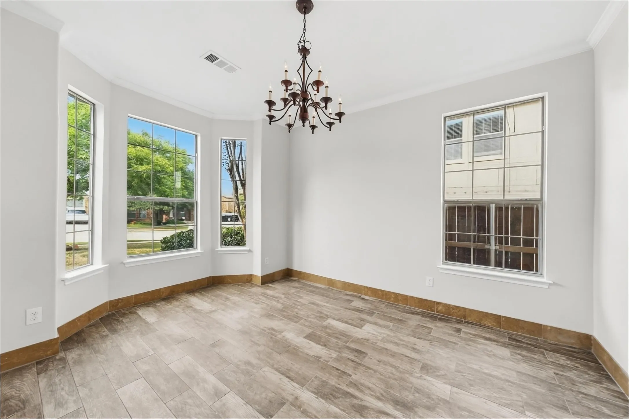 Single Family Residence For Sale in Tarrant County , 5104 Shelly Ray Road, Fort Worth, Texas 76244, 4 Bedroom, 4 Bathroom, 3 Garage spaces, 2,512 Sqft, built in 2006, mls#21395924, Real Estate Agent in Fort Worth, Homes For Sale in Tarrant county, Homes For Sale in Fort Worth, Realtor in Fort Worth Texas, Real Estate Brokerage Independent Realty Texas, Luminita Cordes Realtor