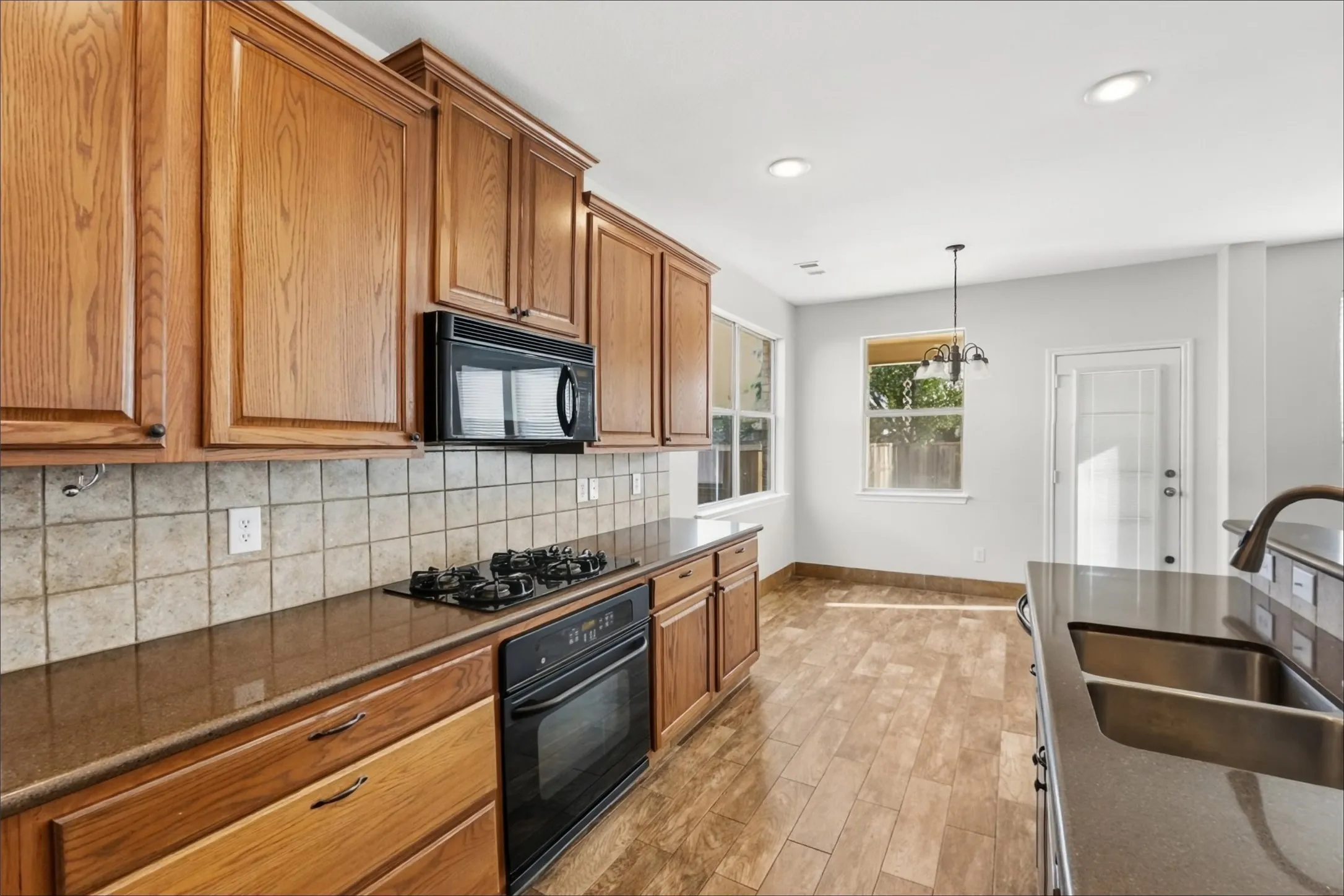 Single Family Residence For Sale in Tarrant County , 5104 Shelly Ray Road, Fort Worth, Texas 76244, 4 Bedroom, 4 Bathroom, 3 Garage spaces, 2,512 Sqft, built in 2006, mls#21395924, Real Estate Agent in Fort Worth, Homes For Sale in Tarrant county, Homes For Sale in Fort Worth, Realtor in Fort Worth Texas, Real Estate Brokerage Independent Realty Texas, Luminita Cordes Realtor