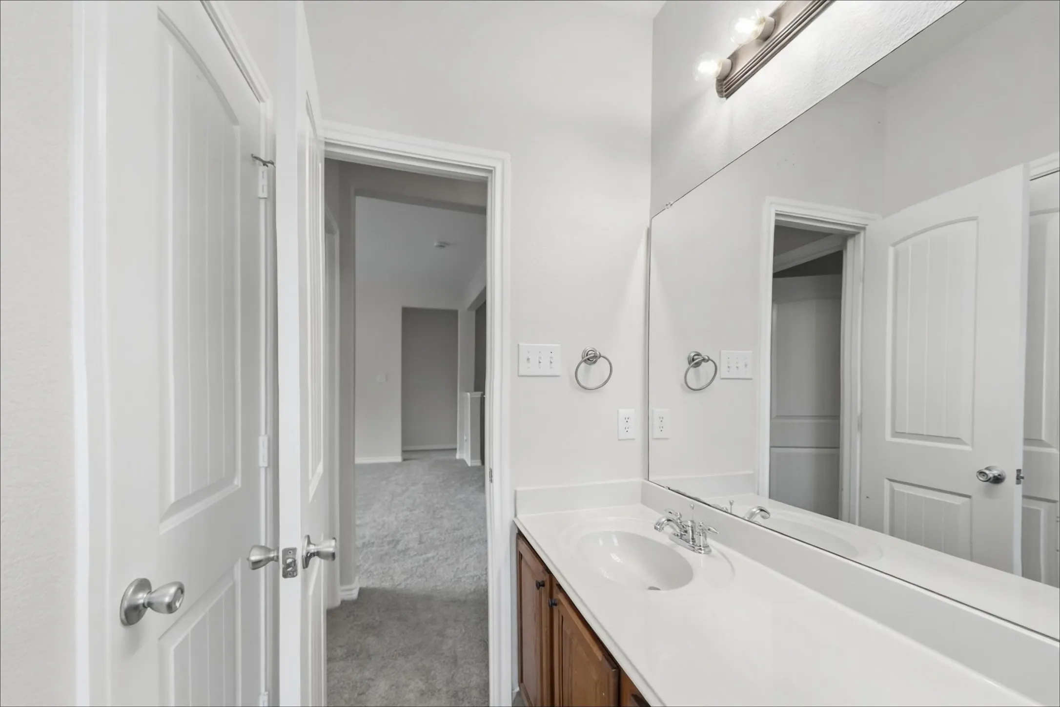 Single Family Residence For Sale in Tarrant County , 5104 Shelly Ray Road, Fort Worth, Texas 76244, 4 Bedroom, 4 Bathroom, 3 Garage spaces, 2,512 Sqft, built in 2006, mls#21395924, Real Estate Agent in Fort Worth, Homes For Sale in Tarrant county, Homes For Sale in Fort Worth, Realtor in Fort Worth Texas, Real Estate Brokerage Independent Realty Texas, Luminita Cordes Realtor