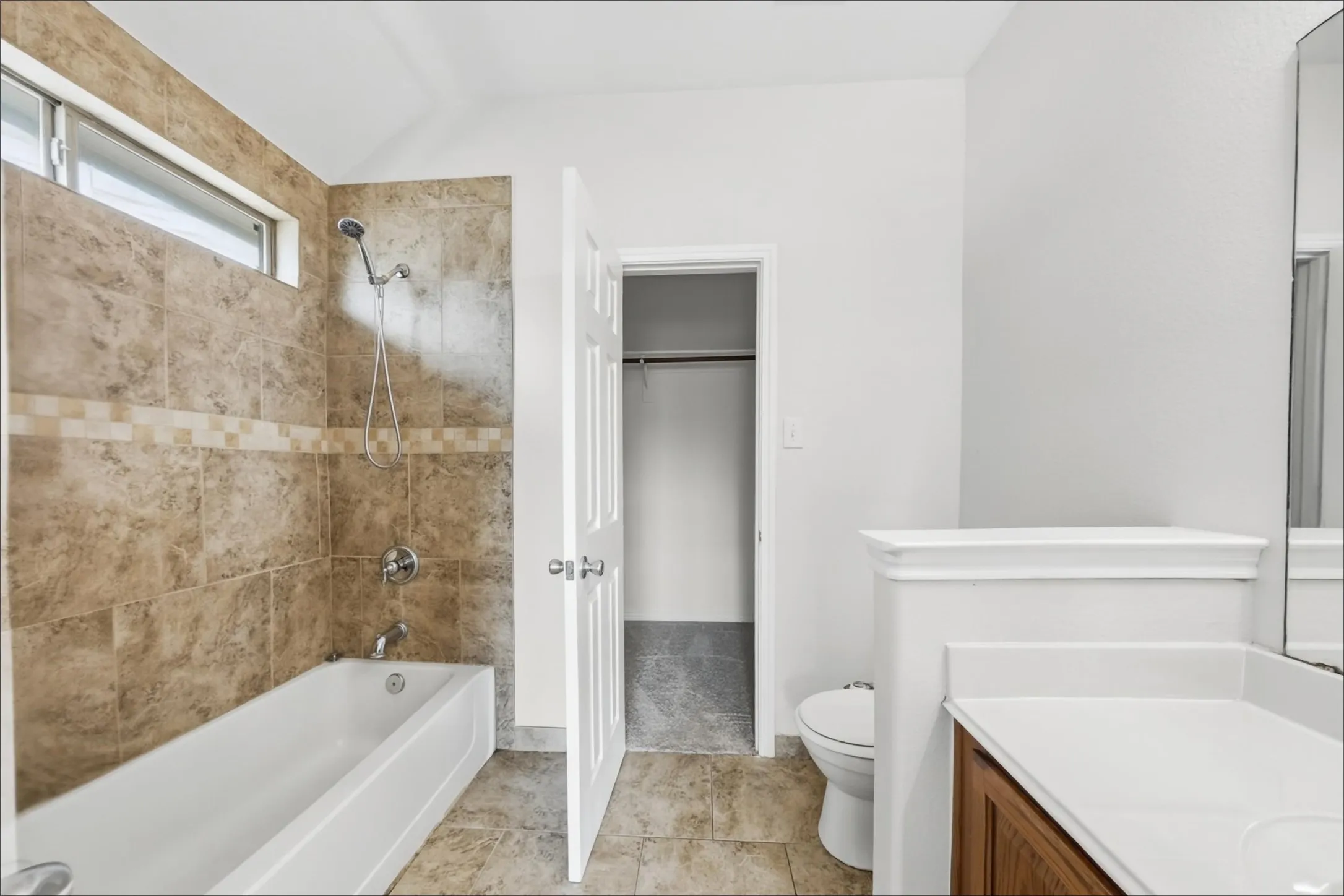 Single Family Residence For Sale in Tarrant County , 5104 Shelly Ray Road, Fort Worth, Texas 76244, 4 Bedroom, 4 Bathroom, 3 Garage spaces, 2,512 Sqft, built in 2006, mls#21395924, Real Estate Agent in Fort Worth, Homes For Sale in Tarrant county, Homes For Sale in Fort Worth, Realtor in Fort Worth Texas, Real Estate Brokerage Independent Realty Texas, Luminita Cordes Realtor