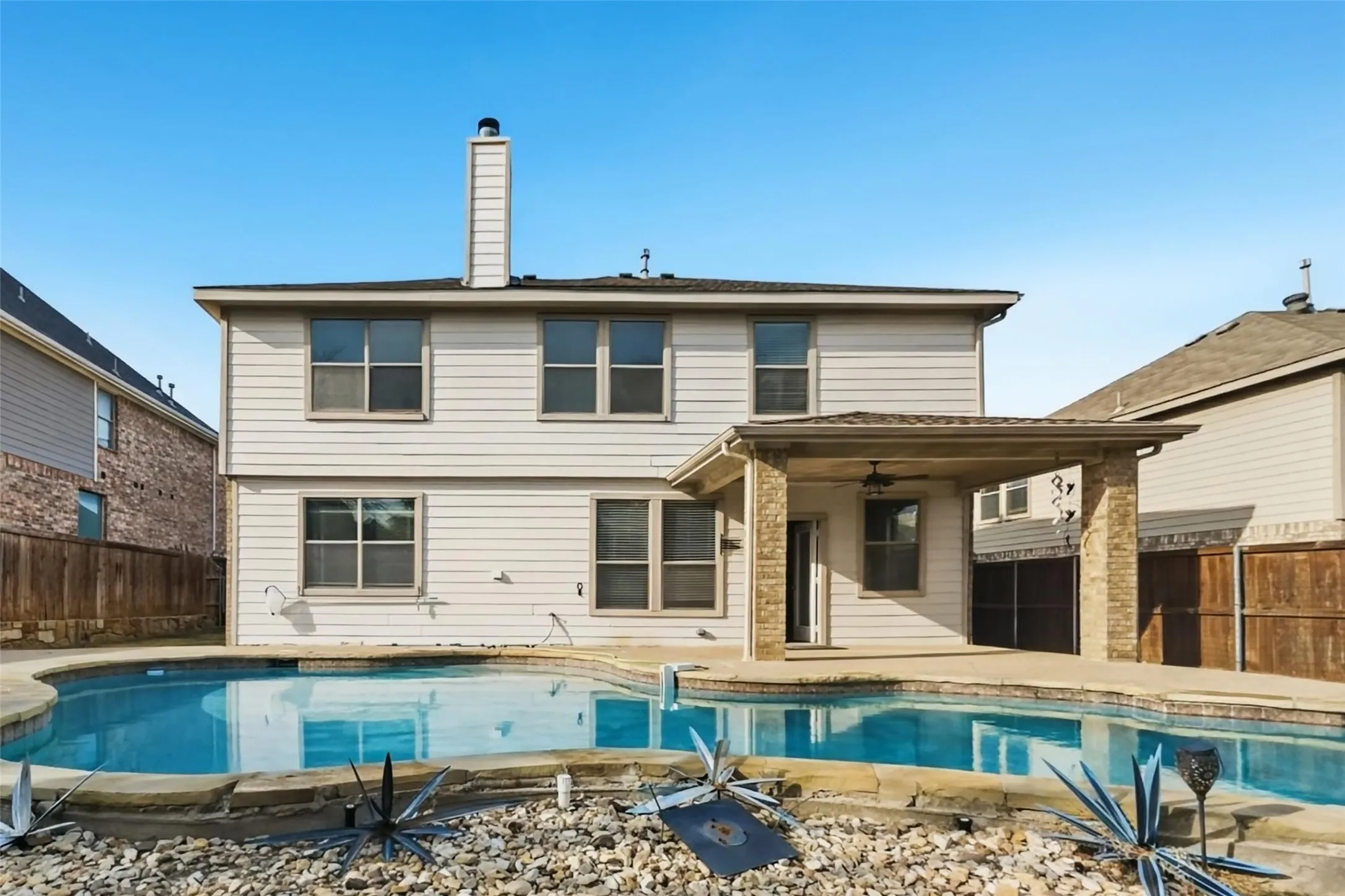 Single Family Residence For Sale in Tarrant County , 5104 Shelly Ray Road, Fort Worth, Texas 76244, 4 Bedroom, 4 Bathroom, 3 Garage spaces, 2,512 Sqft, built in 2006, mls#21395924, Real Estate Agent in Fort Worth, Homes For Sale in Tarrant county, Homes For Sale in Fort Worth, Realtor in Fort Worth Texas, Real Estate Brokerage Independent Realty Texas, Luminita Cordes Realtor
