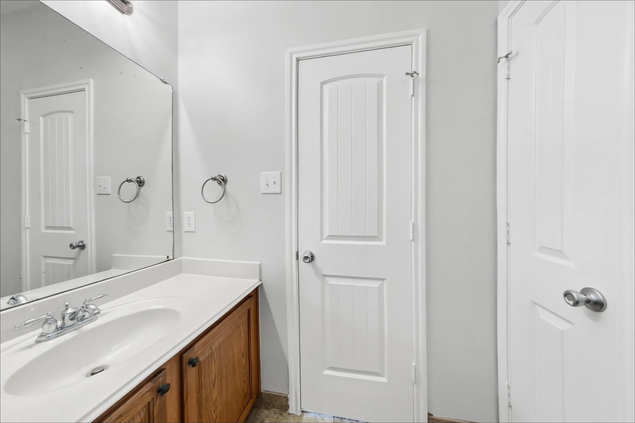Single Family Residence For Sale in Tarrant County , 5104 Shelly Ray Road, Fort Worth, Texas 76244, 4 Bedroom, 4 Bathroom, 3 Garage spaces, 2,512 Sqft, built in 2006, mls#21395924, Real Estate Agent in Fort Worth, Homes For Sale in Tarrant county, Homes For Sale in Fort Worth, Realtor in Fort Worth Texas, Real Estate Brokerage Independent Realty Texas, Luminita Cordes Realtor