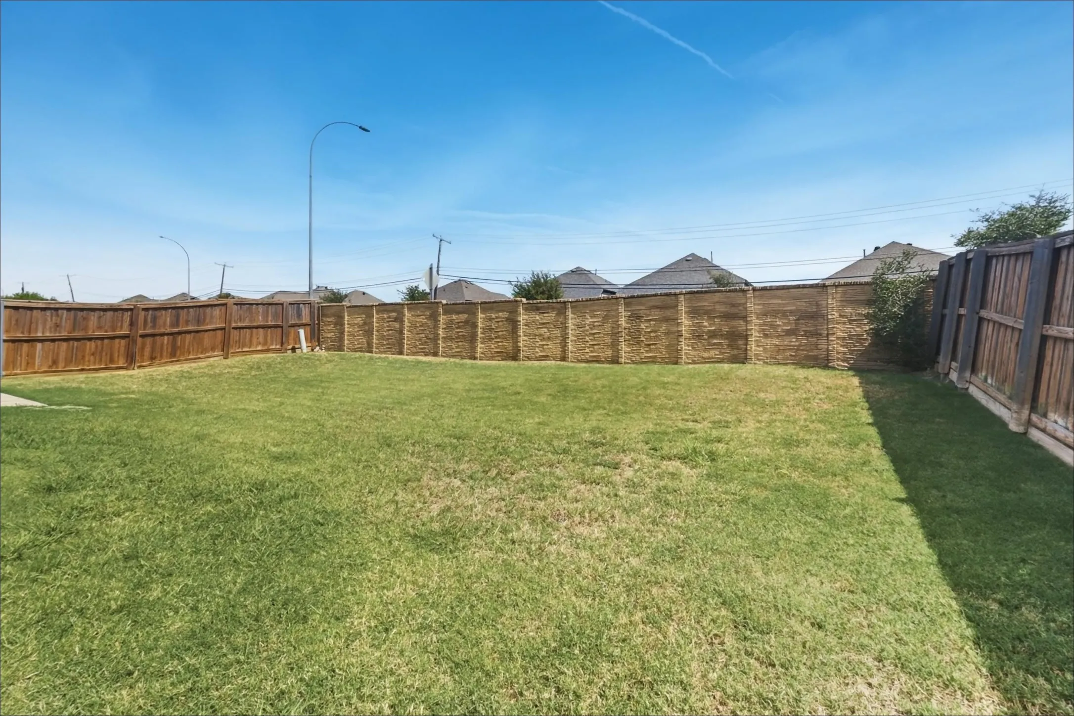 Single Family Residence For Sale in Tarrant County , 7217 Fossil Hill Drive, Arlington, Texas 76002, 4 Bedroom, 2 Bathroom, 2 Garage spaces, 1,854 Sqft, built in 2001, mls#21396053, Real Estate Agent in Arlington, Homes For Sale in Tarrant county, Homes For Sale in Arlington, Realtor in Arlington Texas, Real Estate Brokerage Independent Realty Texas, Luminita Cordes Realtor