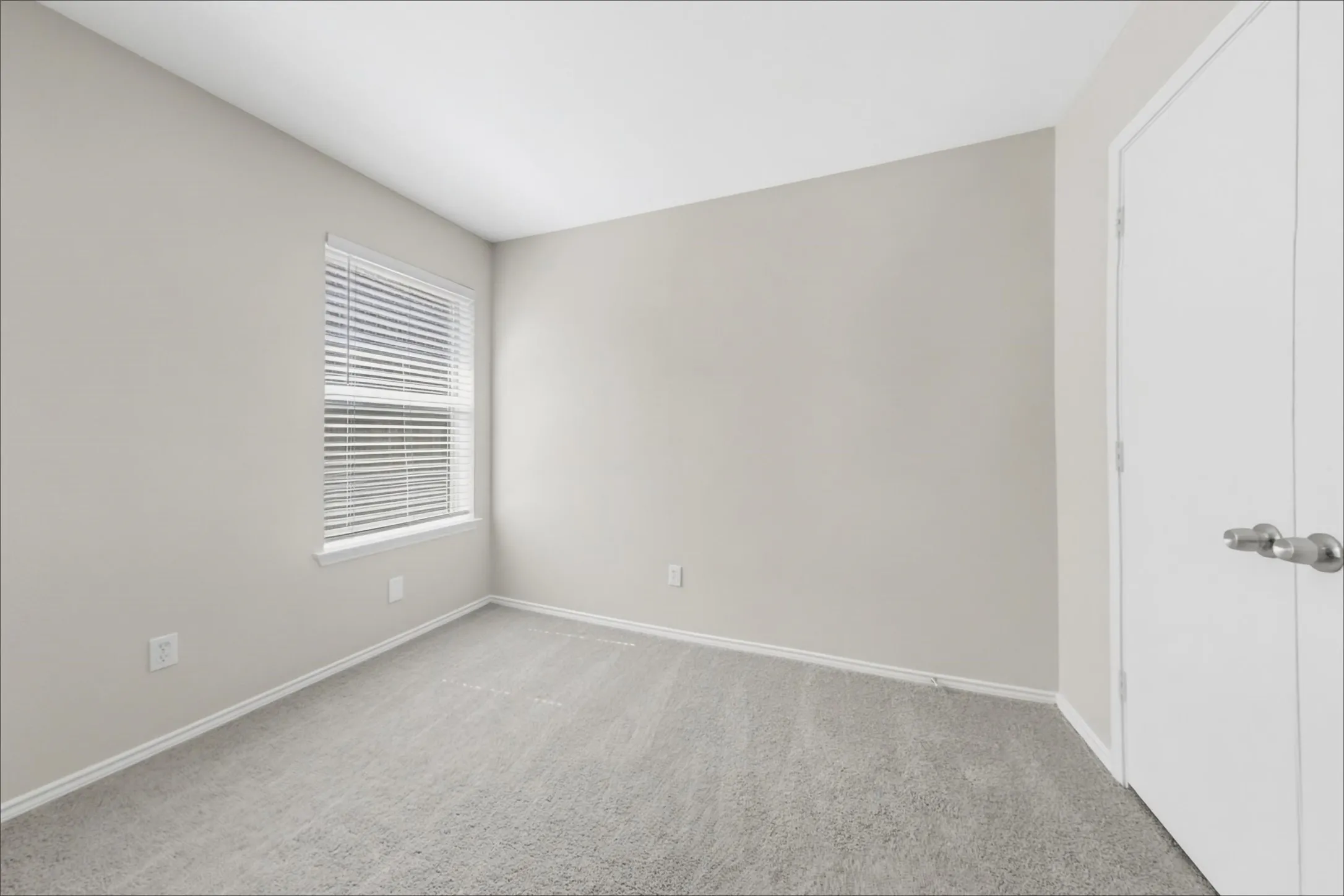 Single Family Residence For Sale in Tarrant County , 7217 Fossil Hill Drive, Arlington, Texas 76002, 4 Bedroom, 2 Bathroom, 2 Garage spaces, 1,854 Sqft, built in 2001, mls#21396053, Real Estate Agent in Arlington, Homes For Sale in Tarrant county, Homes For Sale in Arlington, Realtor in Arlington Texas, Real Estate Brokerage Independent Realty Texas, Luminita Cordes Realtor