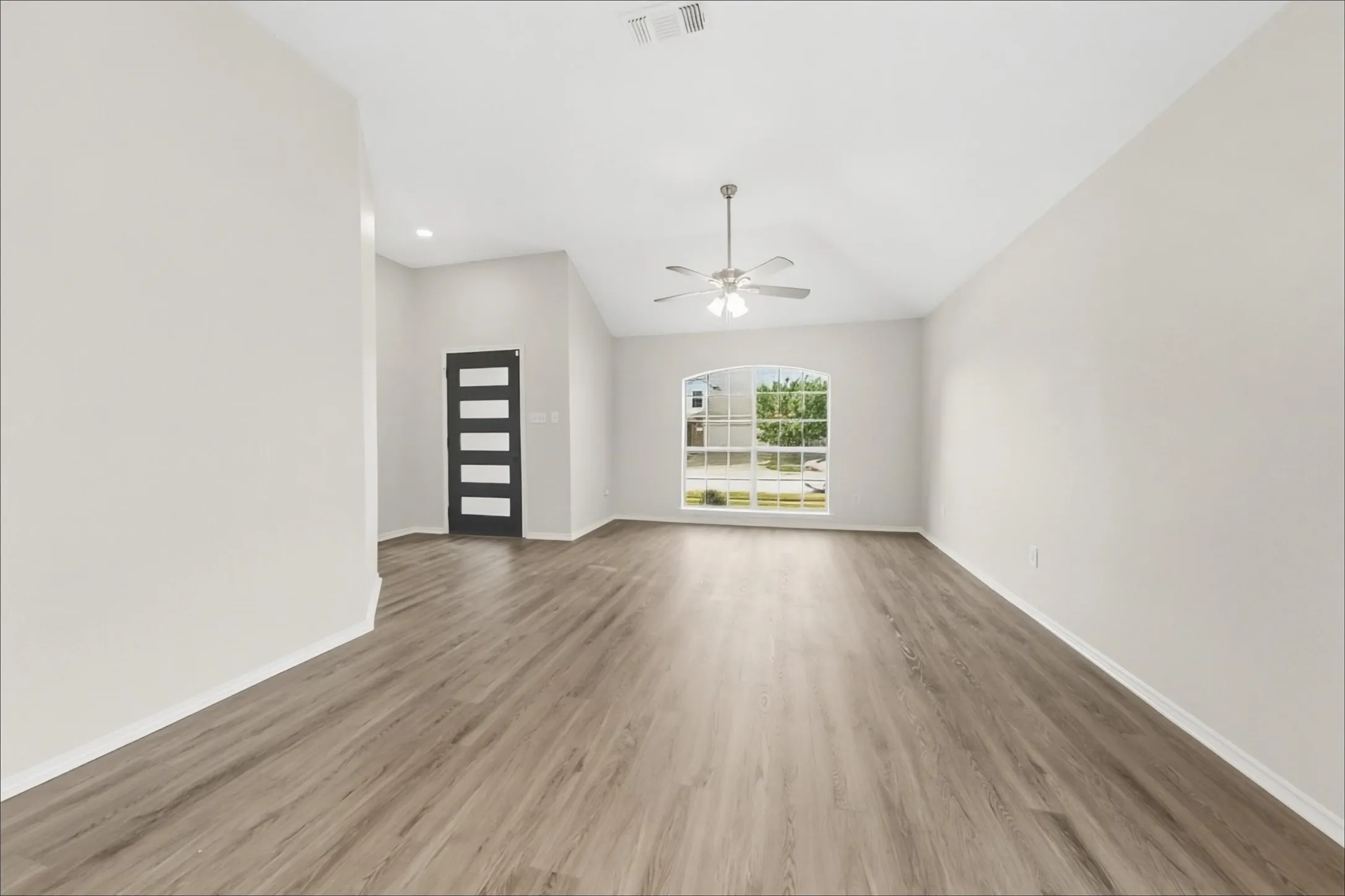 Single Family Residence For Sale in Tarrant County , 7217 Fossil Hill Drive, Arlington, Texas 76002, 4 Bedroom, 2 Bathroom, 2 Garage spaces, 1,854 Sqft, built in 2001, mls#21396053, Real Estate Agent in Arlington, Homes For Sale in Tarrant county, Homes For Sale in Arlington, Realtor in Arlington Texas, Real Estate Brokerage Independent Realty Texas, Luminita Cordes Realtor