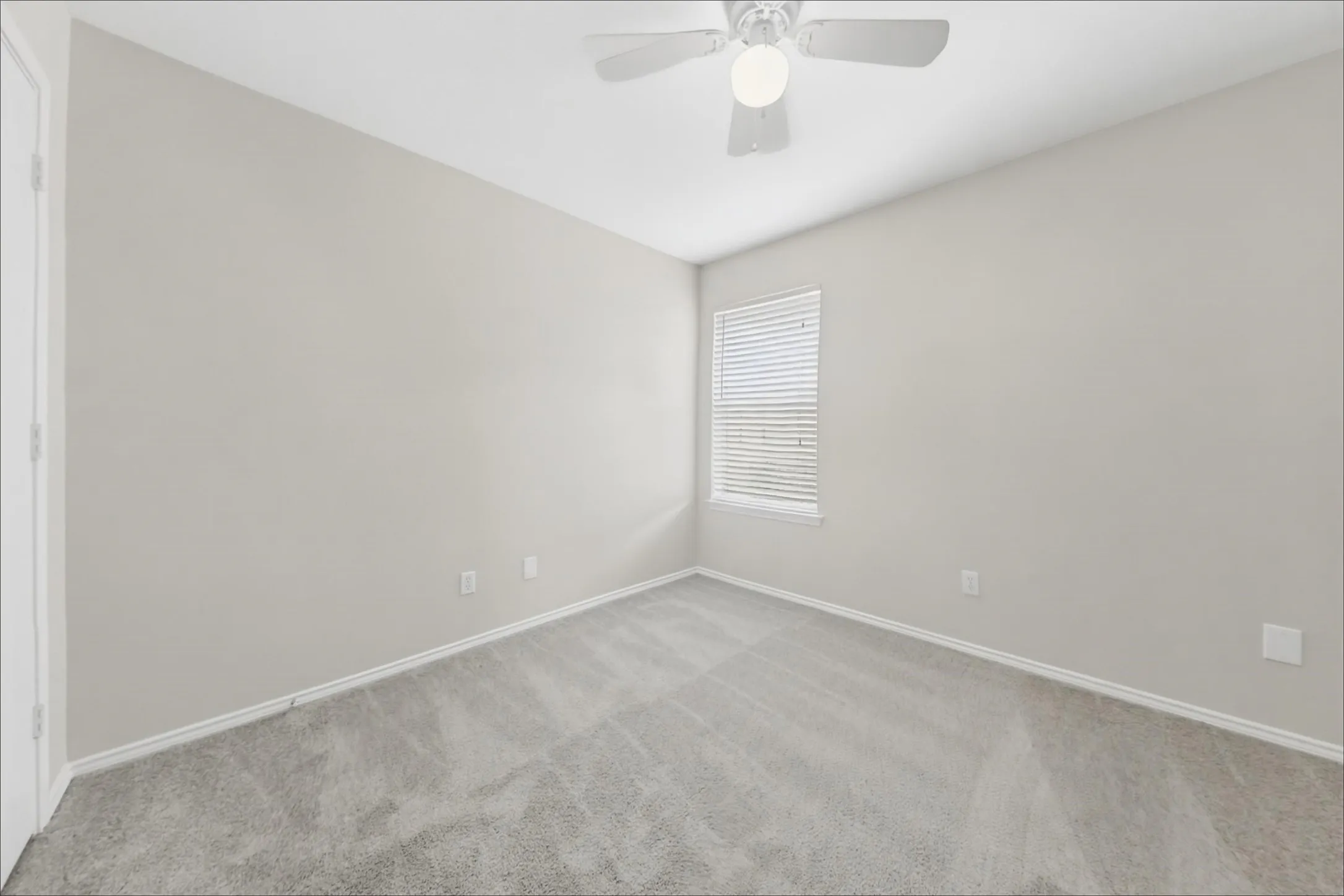 Single Family Residence For Sale in Tarrant County , 7217 Fossil Hill Drive, Arlington, Texas 76002, 4 Bedroom, 2 Bathroom, 2 Garage spaces, 1,854 Sqft, built in 2001, mls#21396053, Real Estate Agent in Arlington, Homes For Sale in Tarrant county, Homes For Sale in Arlington, Realtor in Arlington Texas, Real Estate Brokerage Independent Realty Texas, Luminita Cordes Realtor