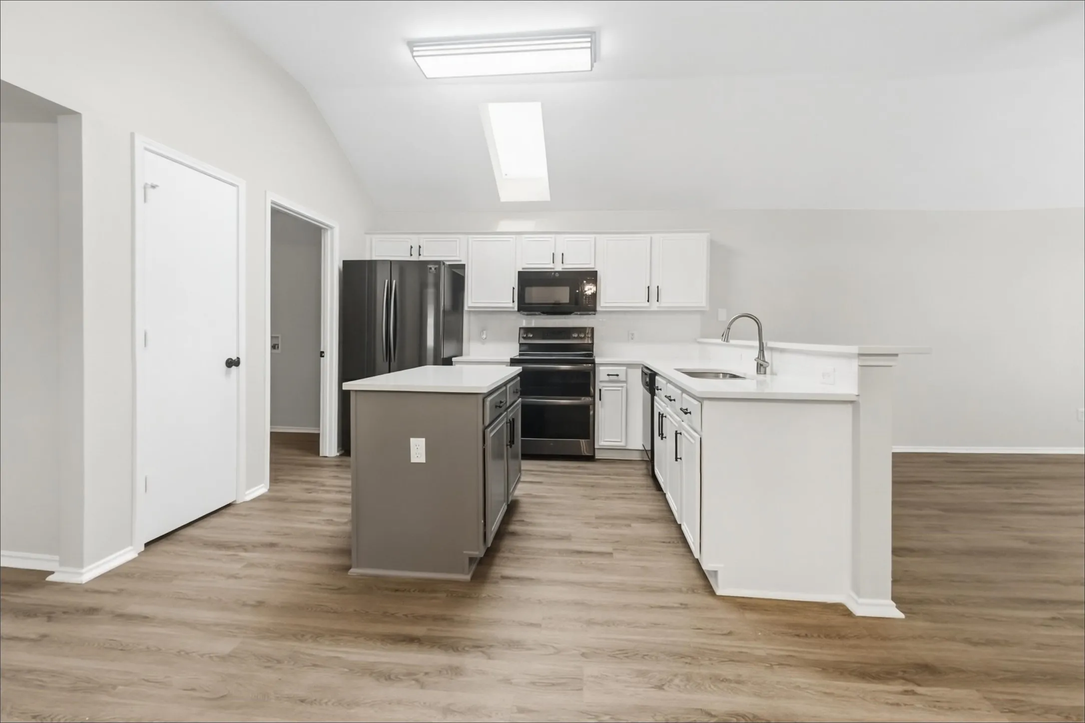 Single Family Residence For Sale in Tarrant County , 7217 Fossil Hill Drive, Arlington, Texas 76002, 4 Bedroom, 2 Bathroom, 2 Garage spaces, 1,854 Sqft, built in 2001, mls#21396053, Real Estate Agent in Arlington, Homes For Sale in Tarrant county, Homes For Sale in Arlington, Realtor in Arlington Texas, Real Estate Brokerage Independent Realty Texas, Luminita Cordes Realtor