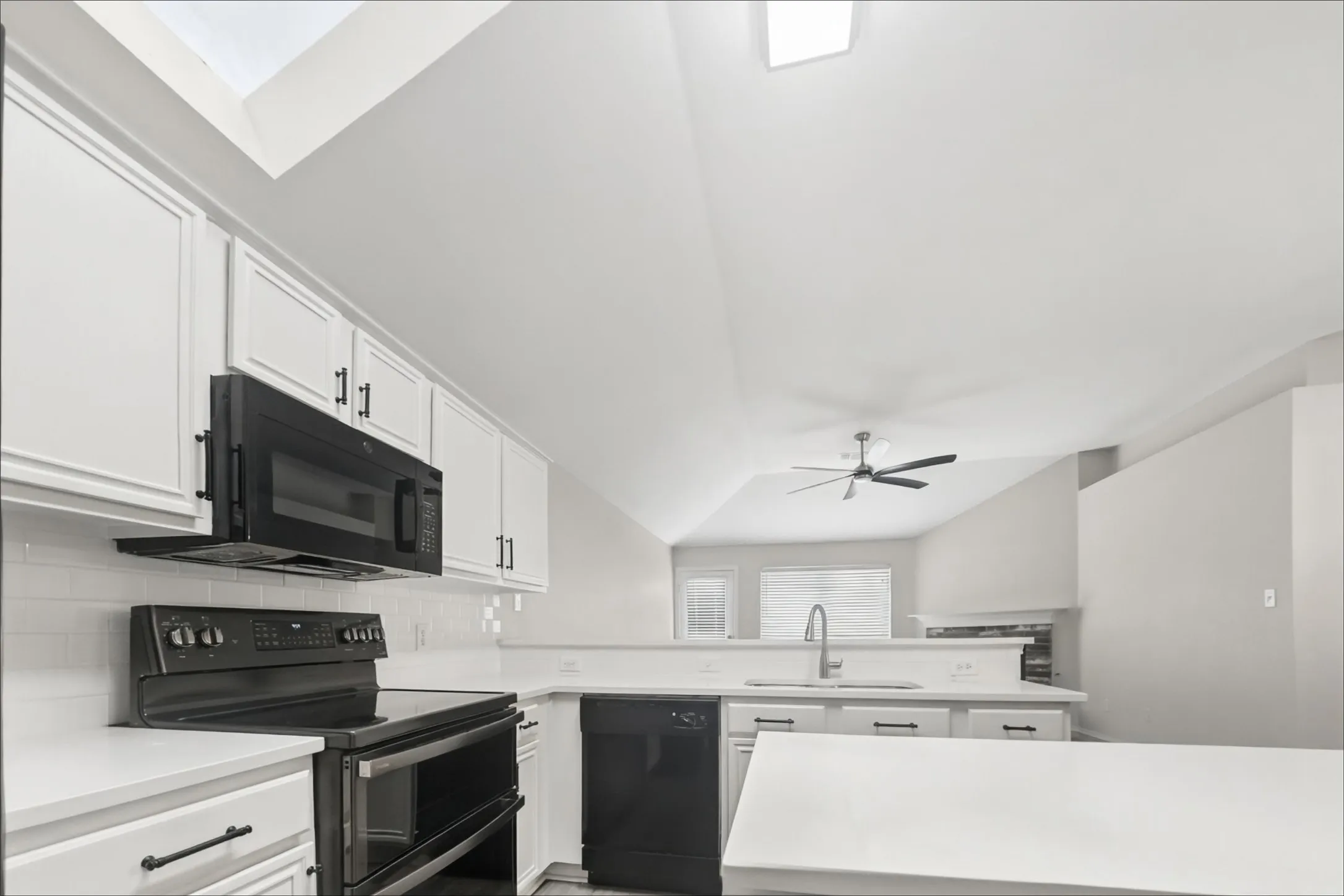Single Family Residence For Sale in Tarrant County , 7217 Fossil Hill Drive, Arlington, Texas 76002, 4 Bedroom, 2 Bathroom, 2 Garage spaces, 1,854 Sqft, built in 2001, mls#21396053, Real Estate Agent in Arlington, Homes For Sale in Tarrant county, Homes For Sale in Arlington, Realtor in Arlington Texas, Real Estate Brokerage Independent Realty Texas, Luminita Cordes Realtor
