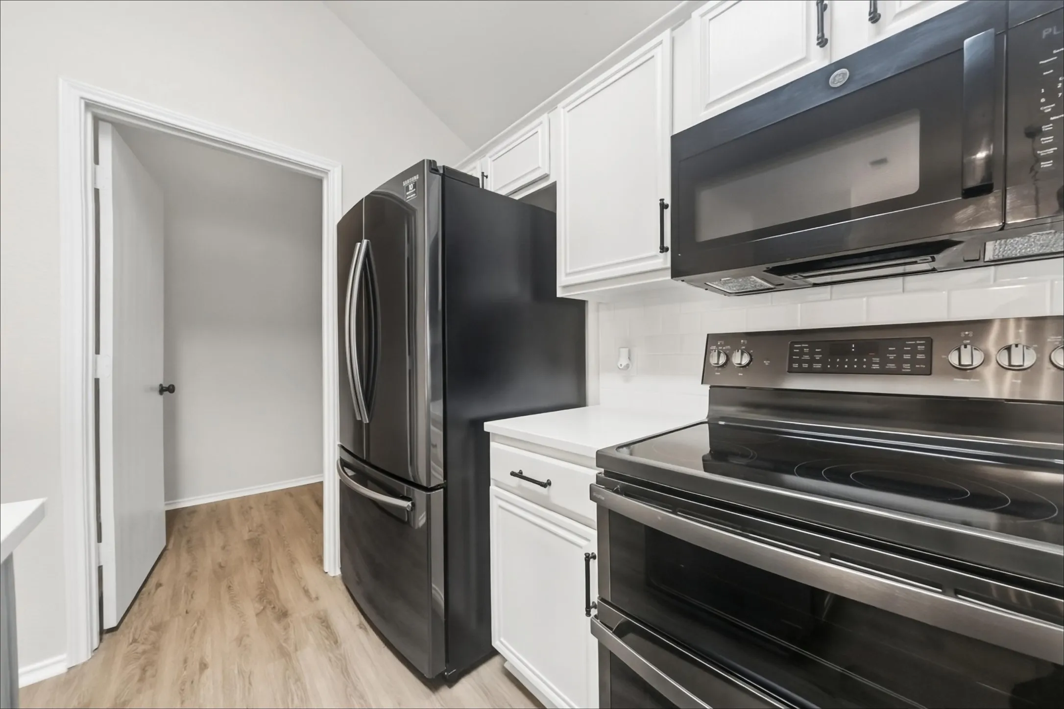 Single Family Residence For Sale in Tarrant County , 7217 Fossil Hill Drive, Arlington, Texas 76002, 4 Bedroom, 2 Bathroom, 2 Garage spaces, 1,854 Sqft, built in 2001, mls#21396053, Real Estate Agent in Arlington, Homes For Sale in Tarrant county, Homes For Sale in Arlington, Realtor in Arlington Texas, Real Estate Brokerage Independent Realty Texas, Luminita Cordes Realtor