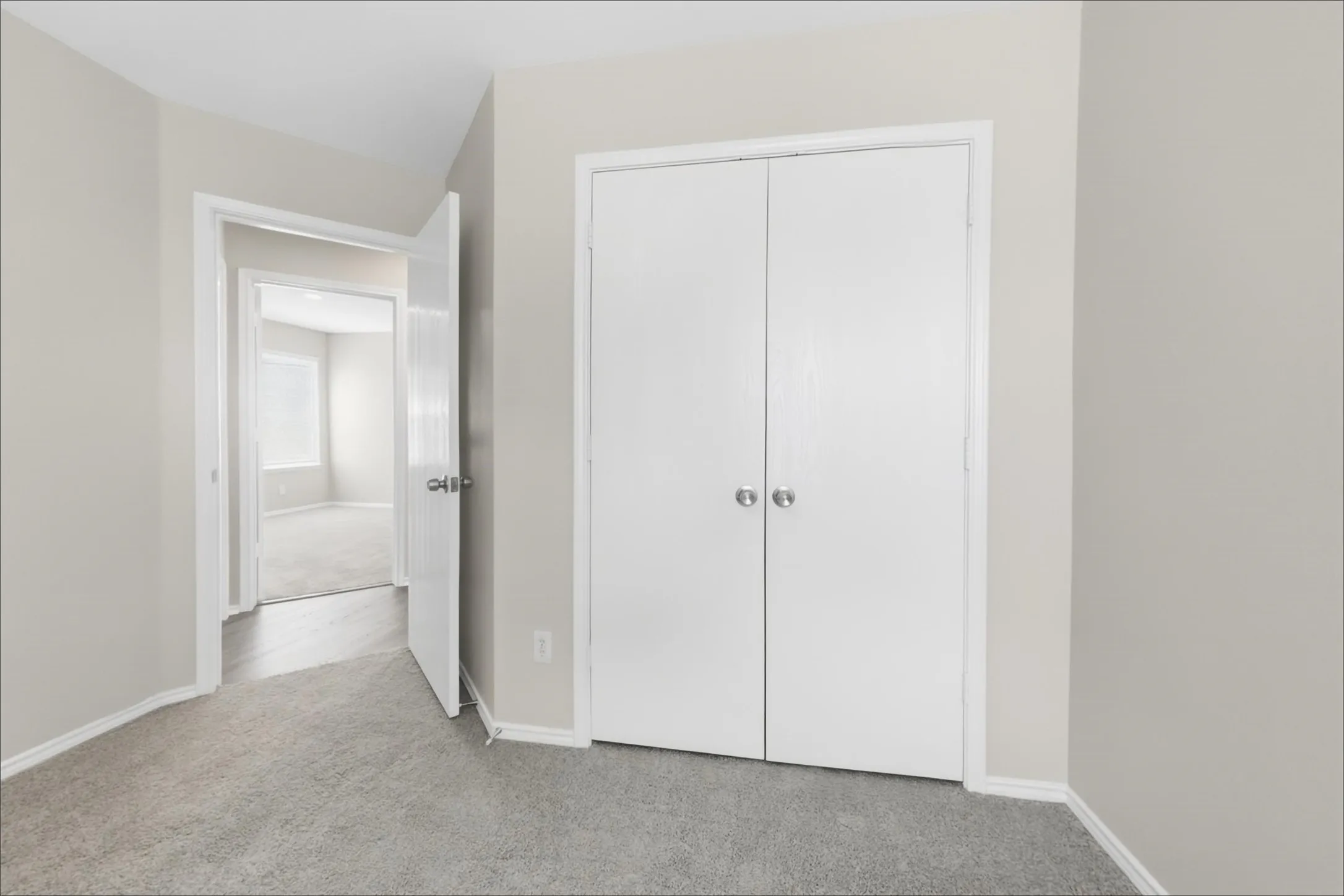 Single Family Residence For Sale in Tarrant County , 7217 Fossil Hill Drive, Arlington, Texas 76002, 4 Bedroom, 2 Bathroom, 2 Garage spaces, 1,854 Sqft, built in 2001, mls#21396053, Real Estate Agent in Arlington, Homes For Sale in Tarrant county, Homes For Sale in Arlington, Realtor in Arlington Texas, Real Estate Brokerage Independent Realty Texas, Luminita Cordes Realtor