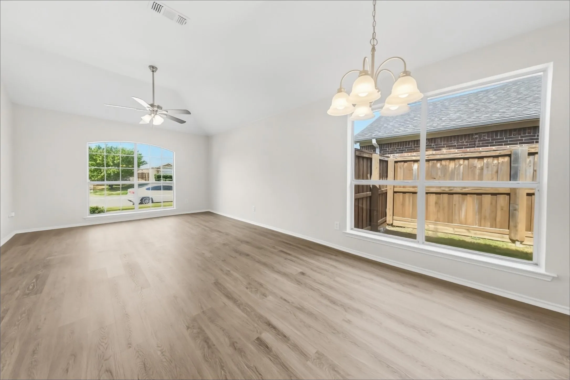 Single Family Residence For Sale in Tarrant County , 7217 Fossil Hill Drive, Arlington, Texas 76002, 4 Bedroom, 2 Bathroom, 2 Garage spaces, 1,854 Sqft, built in 2001, mls#21396053, Real Estate Agent in Arlington, Homes For Sale in Tarrant county, Homes For Sale in Arlington, Realtor in Arlington Texas, Real Estate Brokerage Independent Realty Texas, Luminita Cordes Realtor