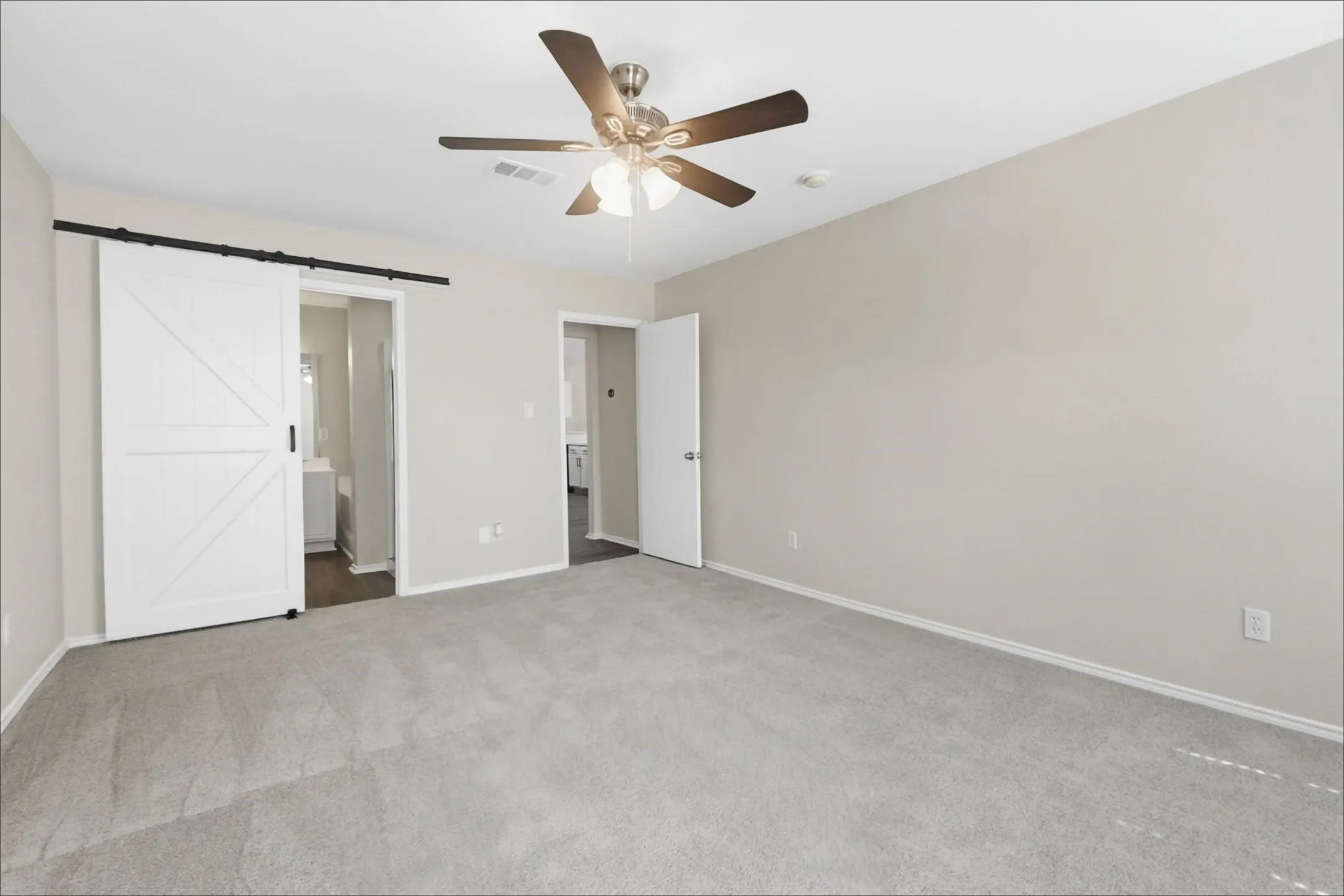 Single Family Residence For Sale in Tarrant County , 7217 Fossil Hill Drive, Arlington, Texas 76002, 4 Bedroom, 2 Bathroom, 2 Garage spaces, 1,854 Sqft, built in 2001, mls#21396053, Real Estate Agent in Arlington, Homes For Sale in Tarrant county, Homes For Sale in Arlington, Realtor in Arlington Texas, Real Estate Brokerage Independent Realty Texas, Luminita Cordes Realtor