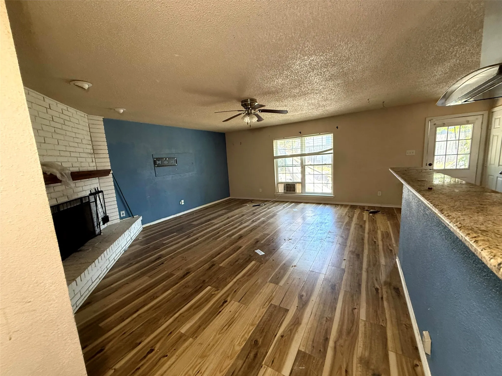 Single Family Residence For Sale in Tarrant County , 305 S Willow Street, Mansfield, Texas 76063, 3 Bedroom, 2 Bathroom, 2 Garage spaces, 1,403 Sqft, built in 1977, mls#21397096, Real Estate Agent in Mansfield, Homes For Sale in Tarrant county, Homes For Sale in Mansfield, Realtor in Mansfield Texas, Real Estate Brokerage Independent Realty Texas, Luminita Cordes Realtor