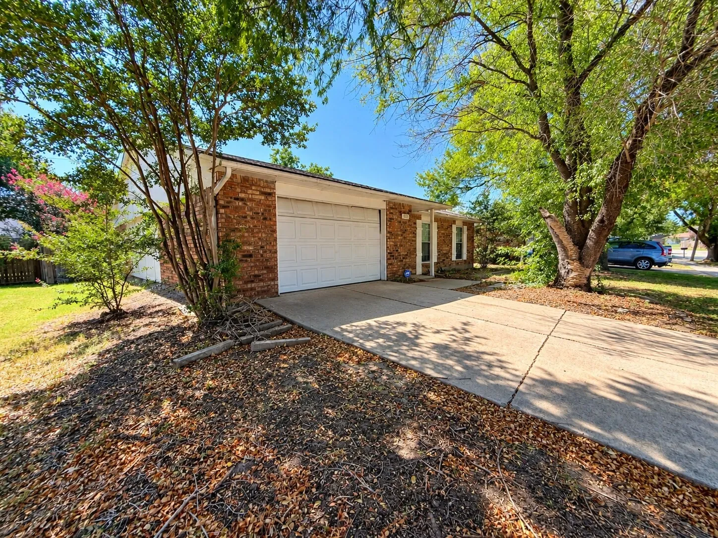 Single Family Residence For Sale in Tarrant County , 305 S Willow Street, Mansfield, Texas 76063, 3 Bedroom, 2 Bathroom, 2 Garage spaces, 1,403 Sqft, built in 1977, mls#21397096, Real Estate Agent in Mansfield, Homes For Sale in Tarrant county, Homes For Sale in Mansfield, Realtor in Mansfield Texas, Real Estate Brokerage Independent Realty Texas, Luminita Cordes Realtor