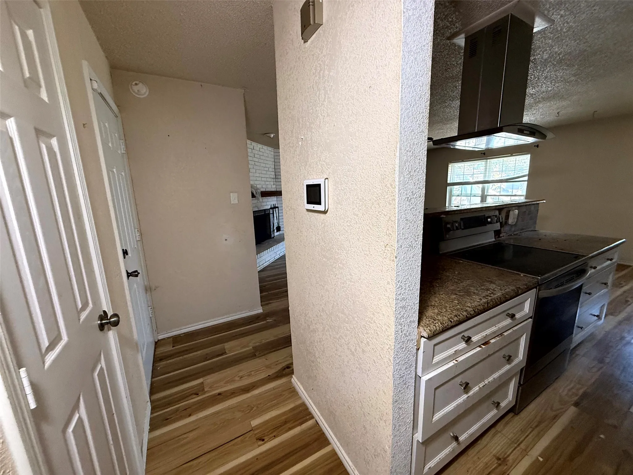 Single Family Residence For Sale in Tarrant County , 305 S Willow Street, Mansfield, Texas 76063, 3 Bedroom, 2 Bathroom, 2 Garage spaces, 1,403 Sqft, built in 1977, mls#21397096, Real Estate Agent in Mansfield, Homes For Sale in Tarrant county, Homes For Sale in Mansfield, Realtor in Mansfield Texas, Real Estate Brokerage Independent Realty Texas, Luminita Cordes Realtor