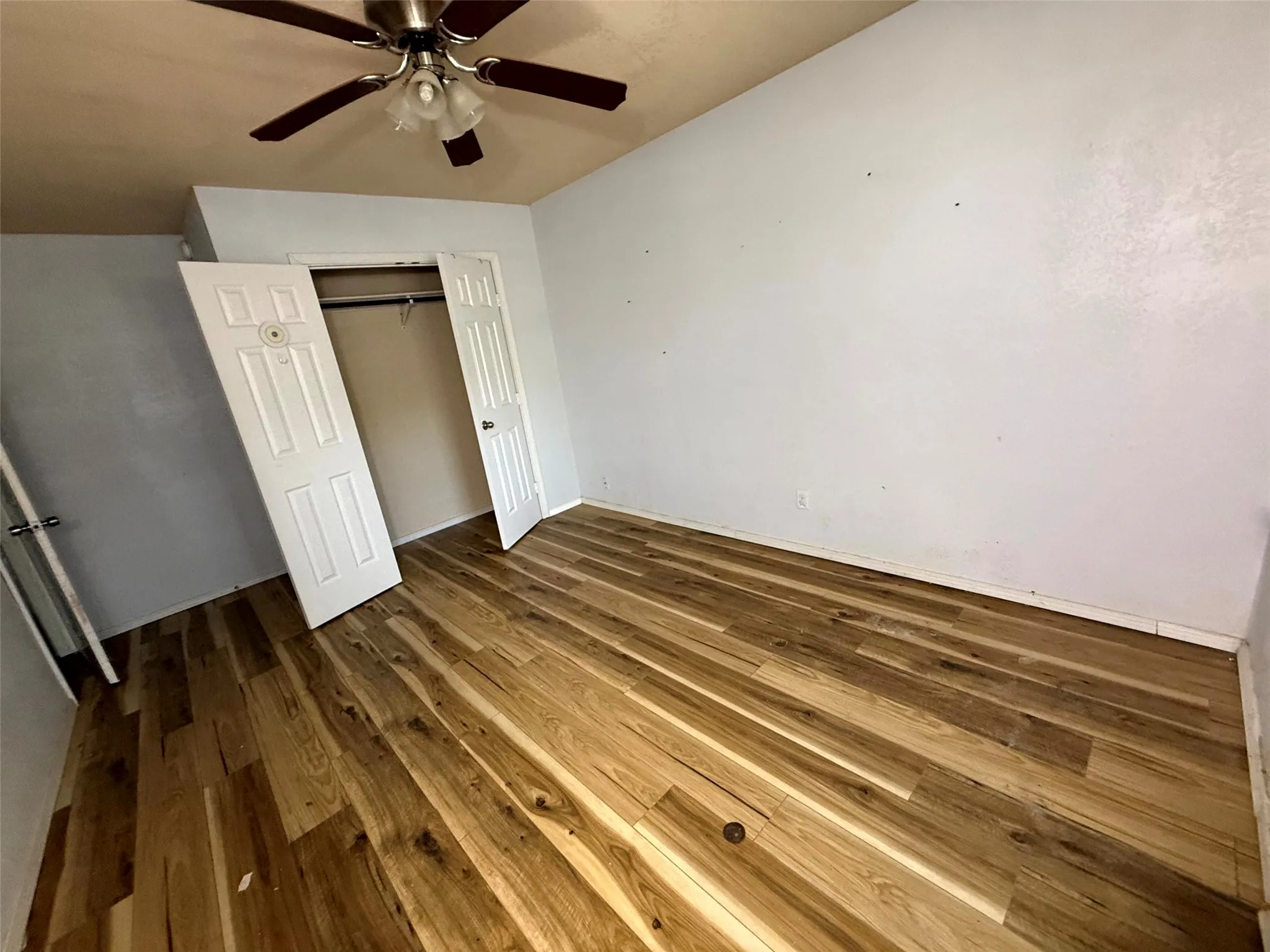 Single Family Residence For Sale in Tarrant County , 305 S Willow Street, Mansfield, Texas 76063, 3 Bedroom, 2 Bathroom, 2 Garage spaces, 1,403 Sqft, built in 1977, mls#21397096, Real Estate Agent in Mansfield, Homes For Sale in Tarrant county, Homes For Sale in Mansfield, Realtor in Mansfield Texas, Real Estate Brokerage Independent Realty Texas, Luminita Cordes Realtor