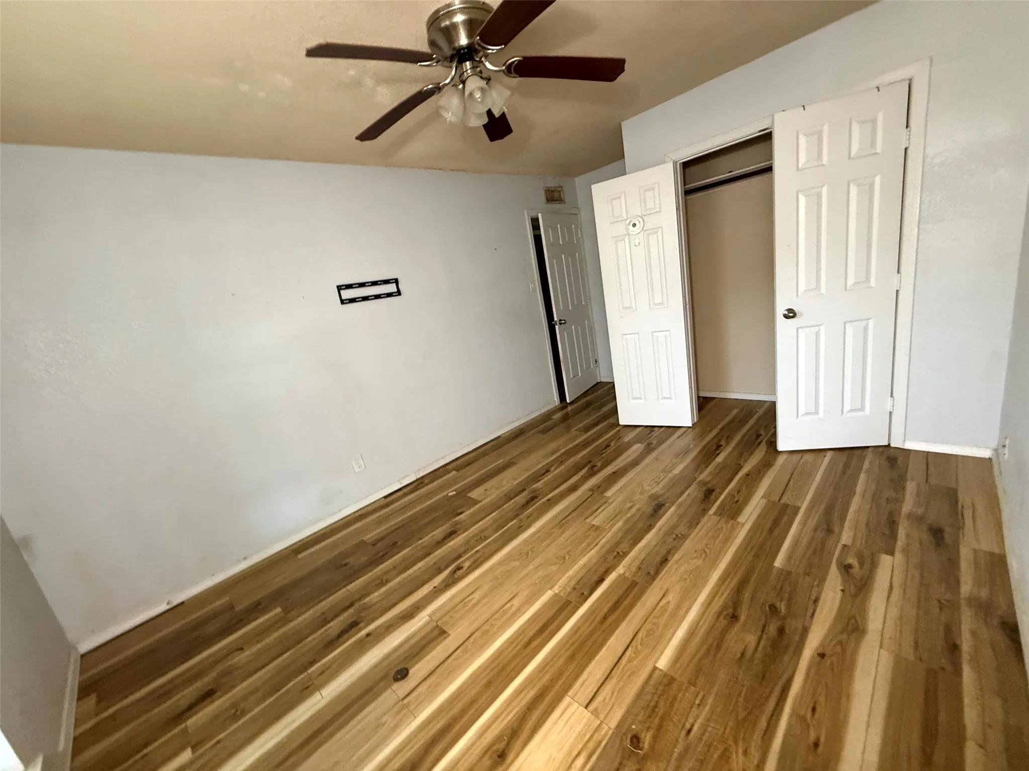 Single Family Residence For Sale in Tarrant County , 305 S Willow Street, Mansfield, Texas 76063, 3 Bedroom, 2 Bathroom, 2 Garage spaces, 1,403 Sqft, built in 1977, mls#21397096, Real Estate Agent in Mansfield, Homes For Sale in Tarrant county, Homes For Sale in Mansfield, Realtor in Mansfield Texas, Real Estate Brokerage Independent Realty Texas, Luminita Cordes Realtor