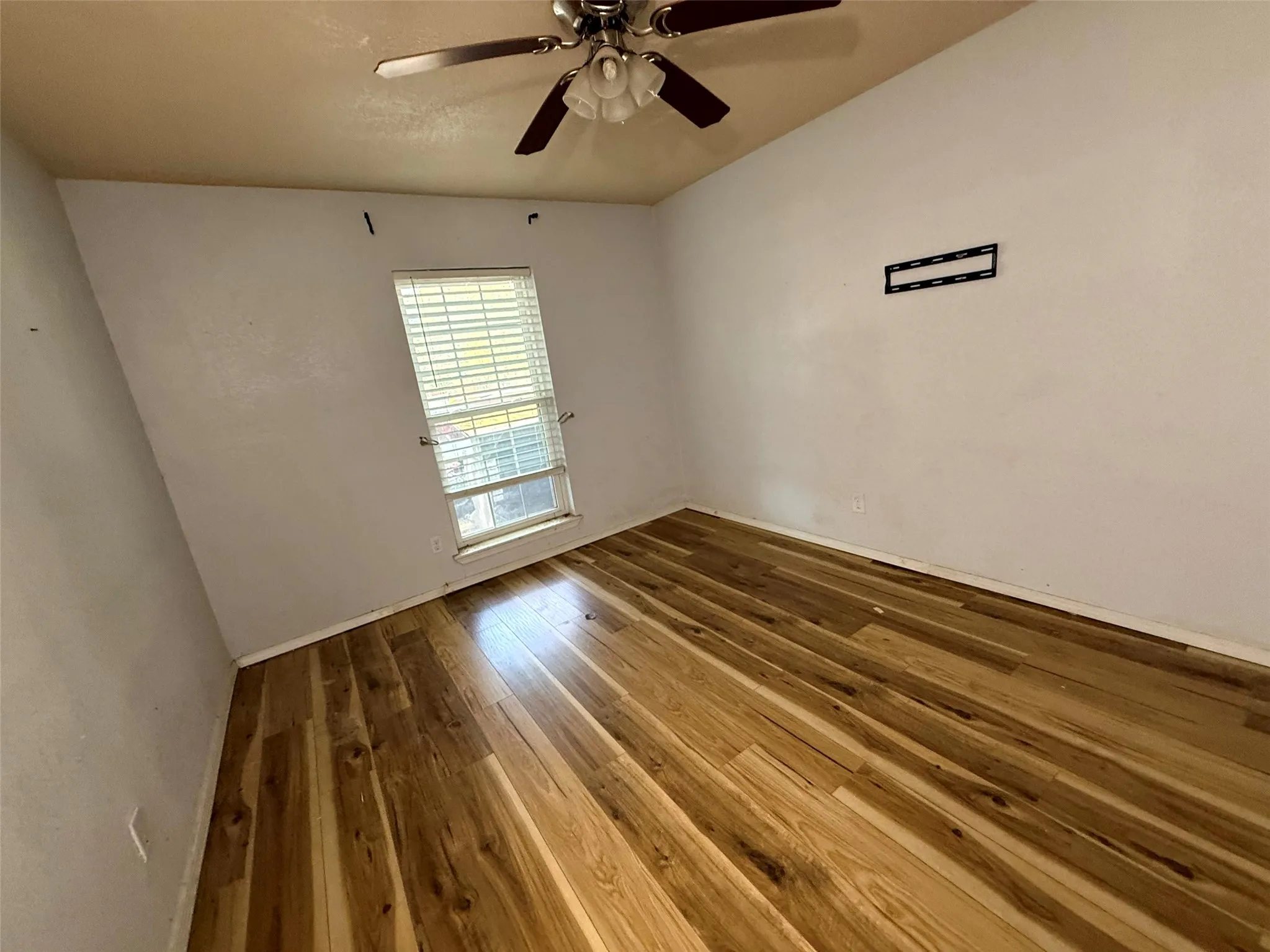 Single Family Residence For Sale in Tarrant County , 305 S Willow Street, Mansfield, Texas 76063, 3 Bedroom, 2 Bathroom, 2 Garage spaces, 1,403 Sqft, built in 1977, mls#21397096, Real Estate Agent in Mansfield, Homes For Sale in Tarrant county, Homes For Sale in Mansfield, Realtor in Mansfield Texas, Real Estate Brokerage Independent Realty Texas, Luminita Cordes Realtor