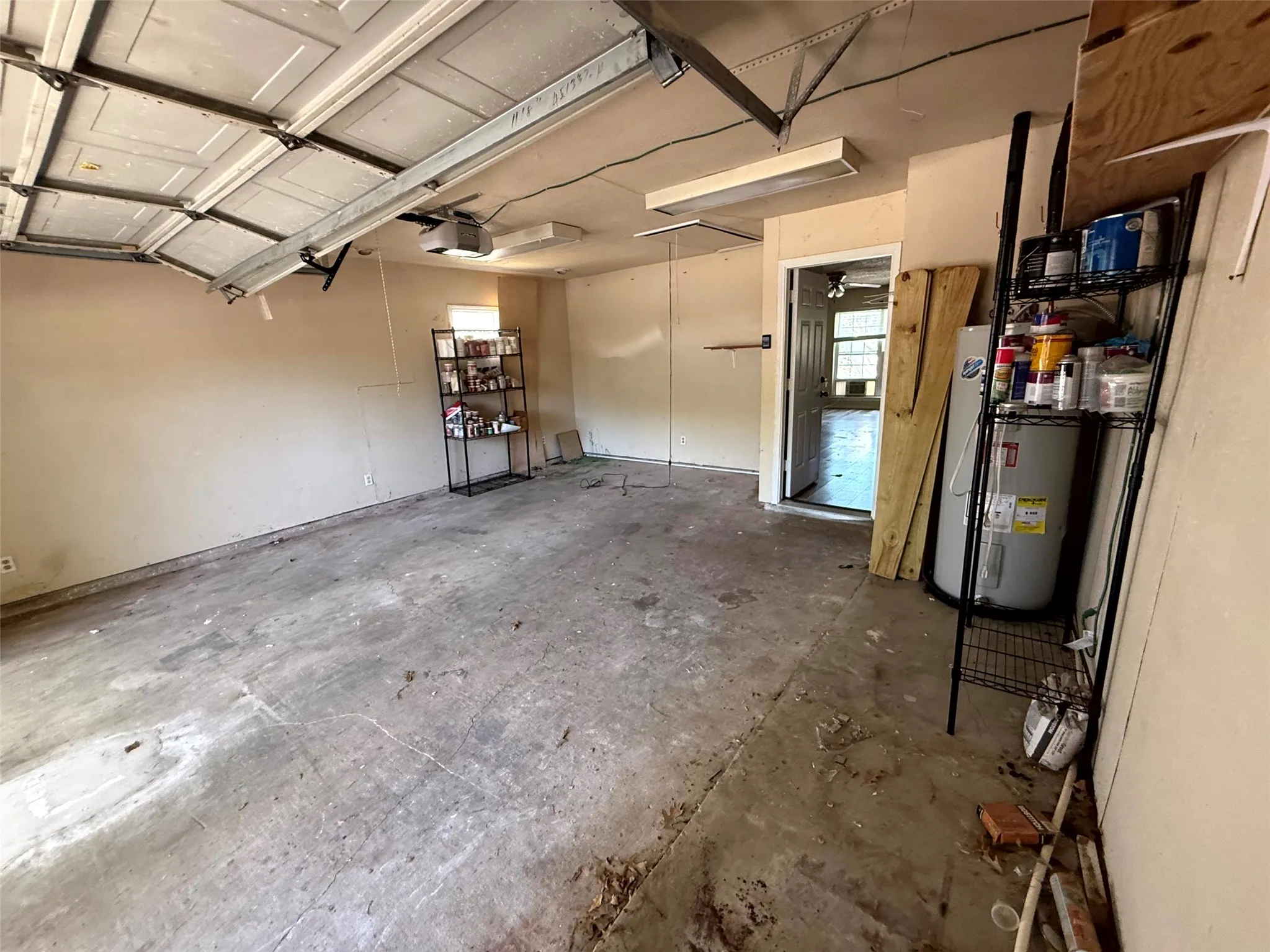 Single Family Residence For Sale in Tarrant County , 305 S Willow Street, Mansfield, Texas 76063, 3 Bedroom, 2 Bathroom, 2 Garage spaces, 1,403 Sqft, built in 1977, mls#21397096, Real Estate Agent in Mansfield, Homes For Sale in Tarrant county, Homes For Sale in Mansfield, Realtor in Mansfield Texas, Real Estate Brokerage Independent Realty Texas, Luminita Cordes Realtor